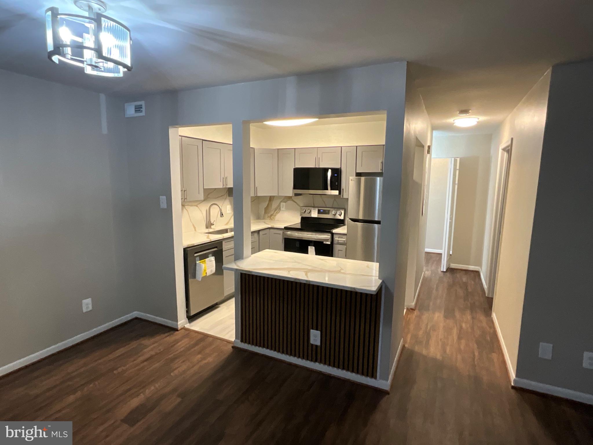 TREETOP CONDO - Residential