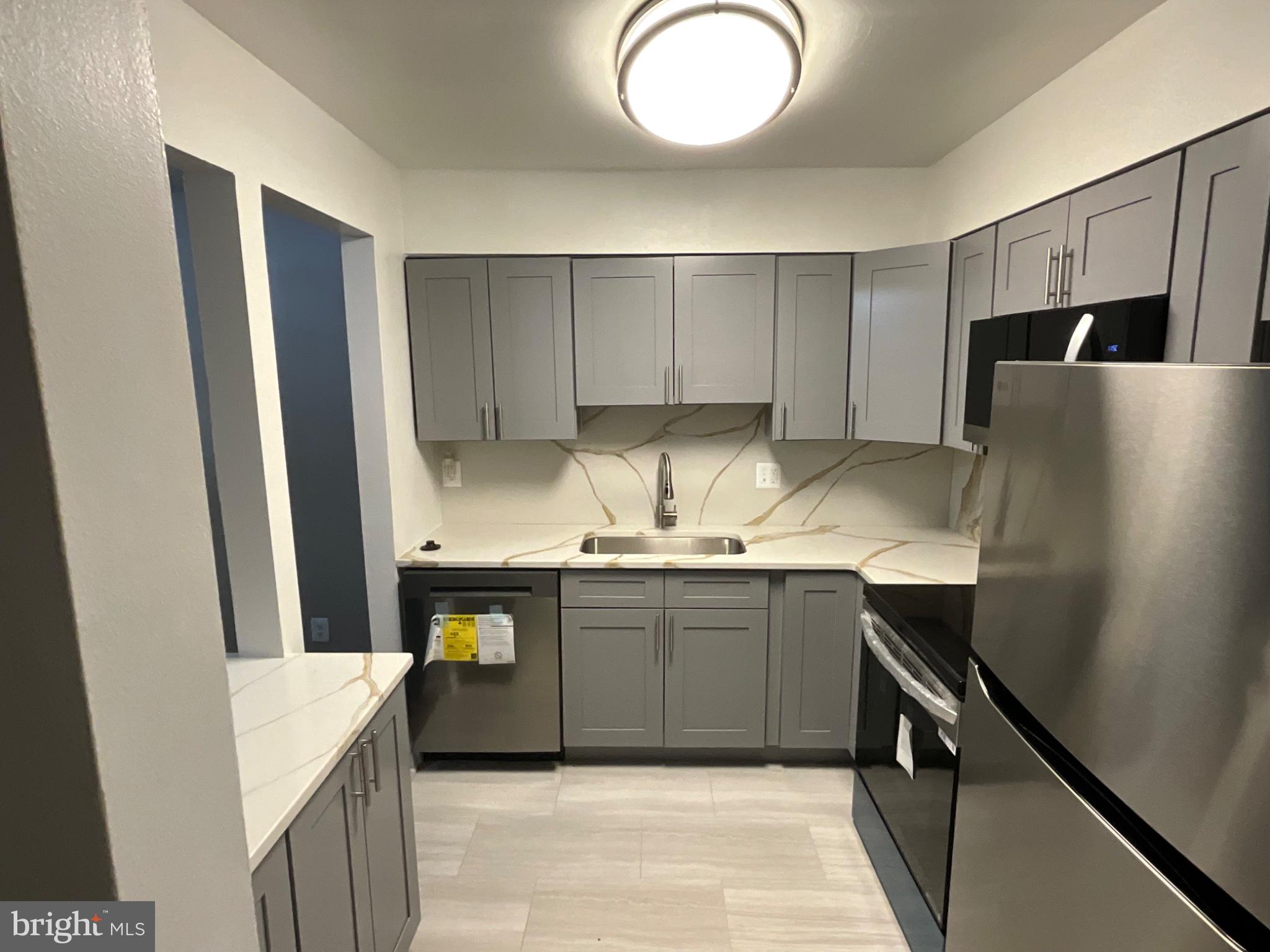 TREETOP CONDO - Residential