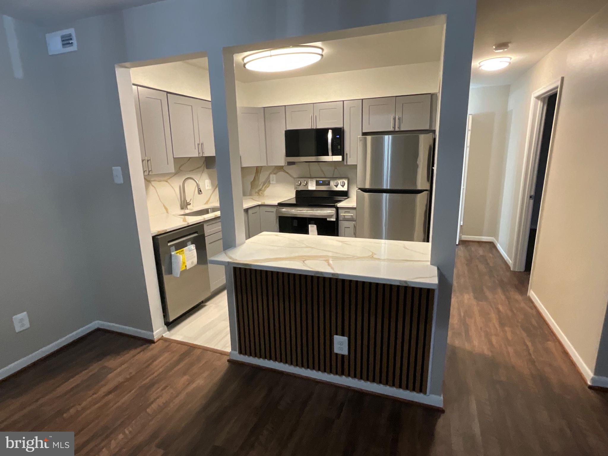 TREETOP CONDO - Residential