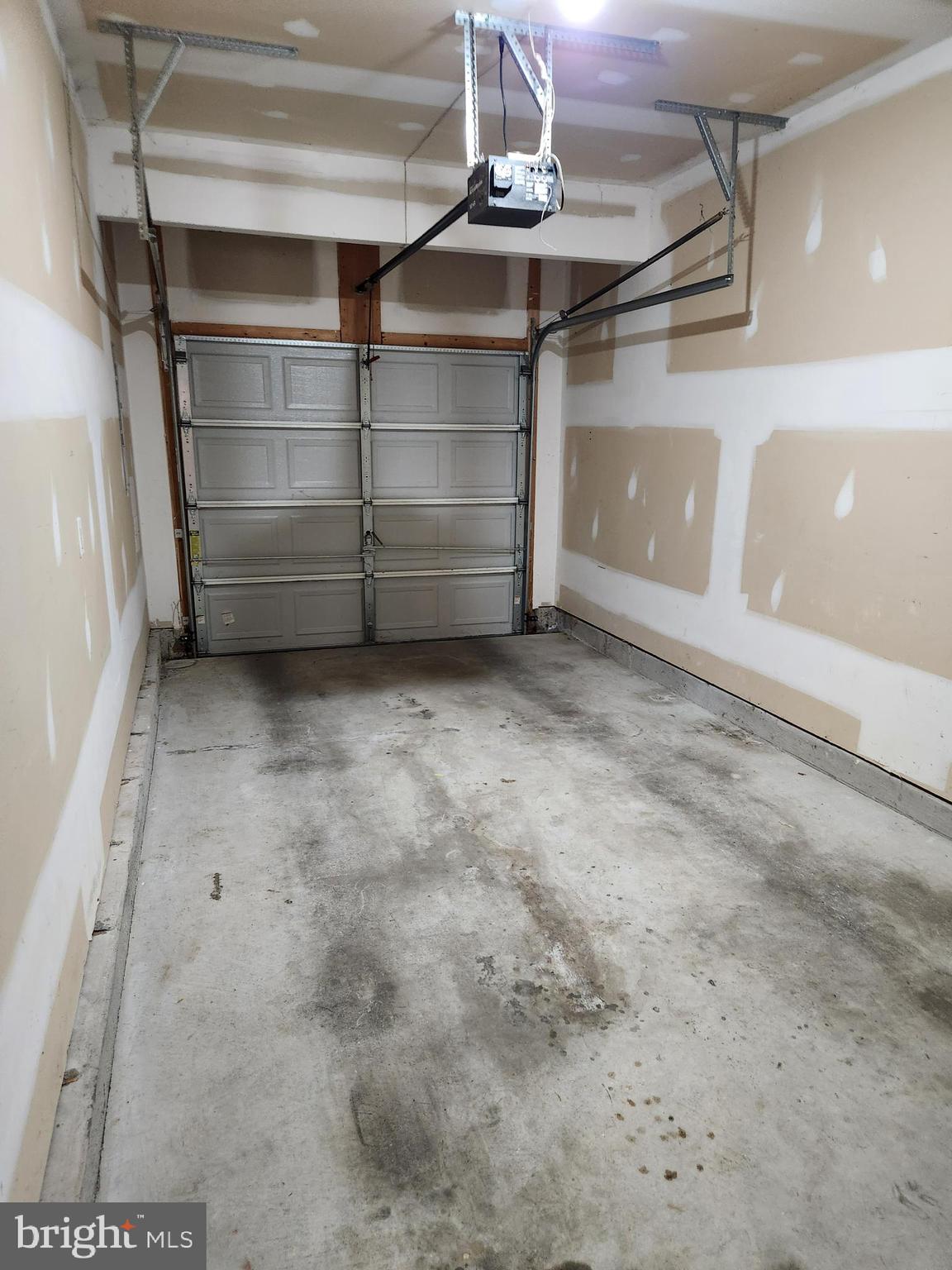 ARCHERS ROCK - Residential Lease