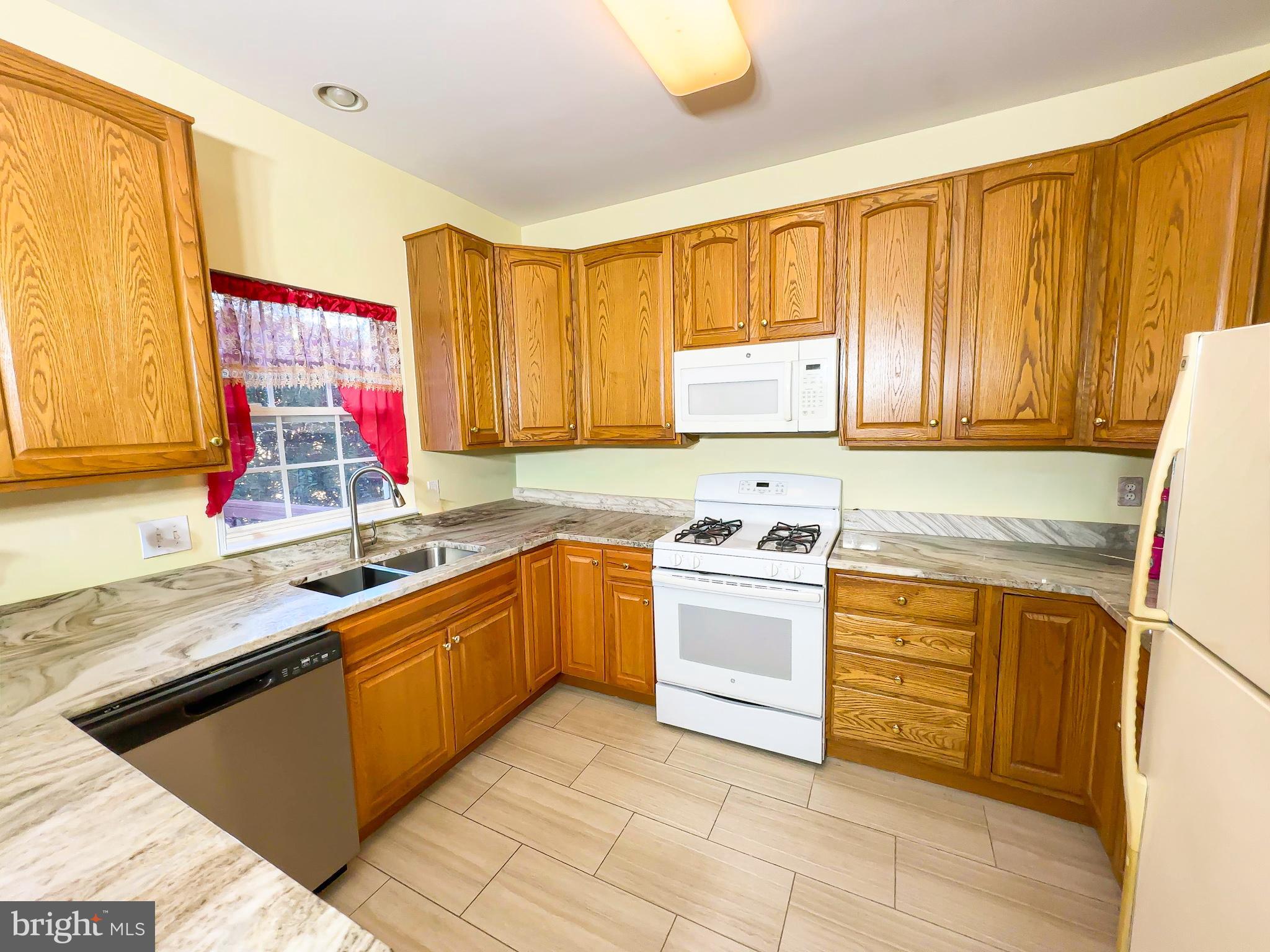 2016 WHEATON HAVEN COURT ROOM ONLY