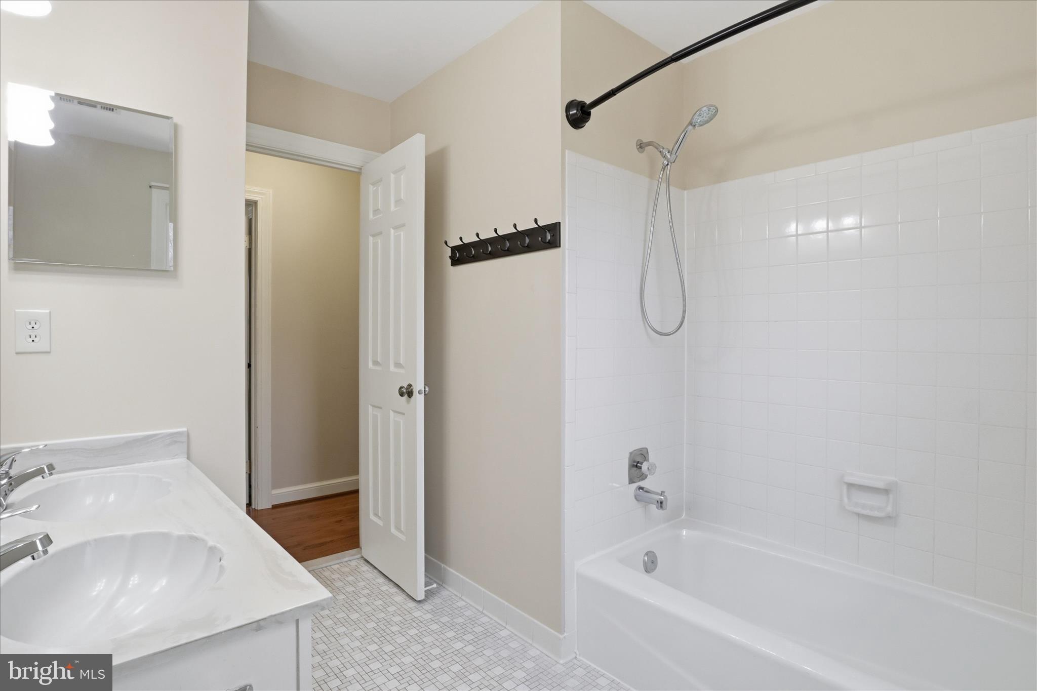 INGLEWOOD ESTATES - Residential