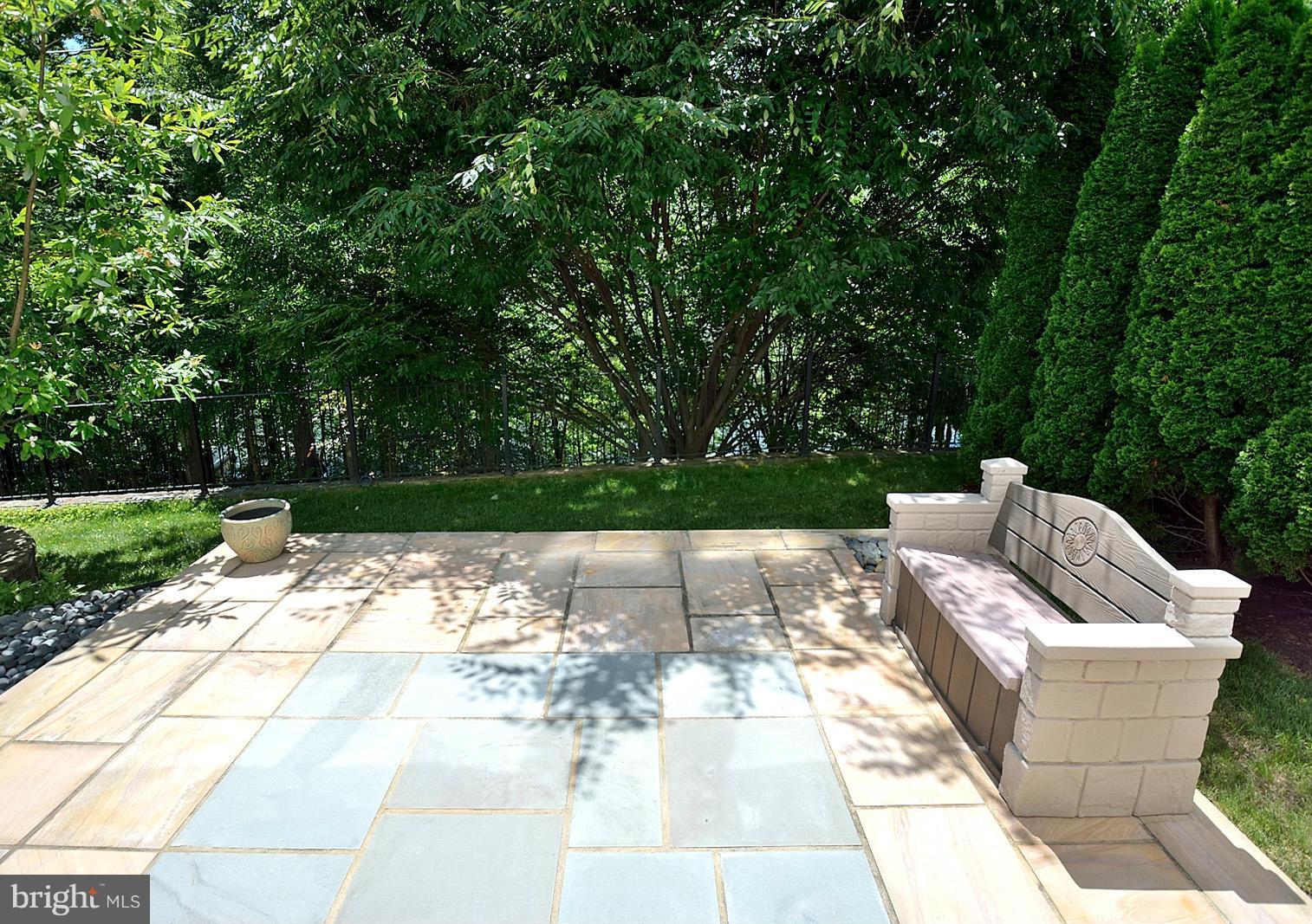 BEACON HILL - Residential Lease