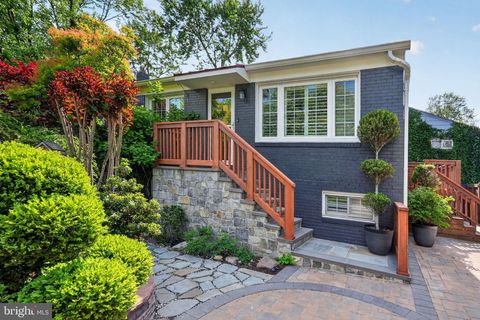 Photo of 311 Adams Avenue, ALEXANDRIA, VA 22301 (MLS # VAAX2058488)