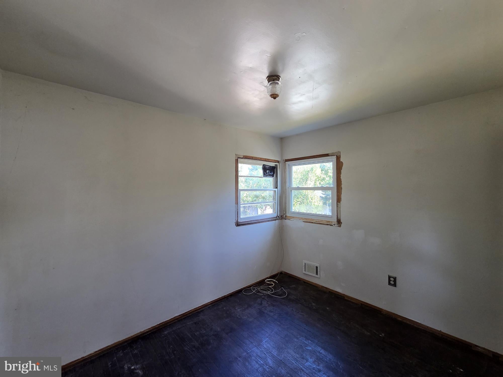 1022 GLENVILLA DRIVE