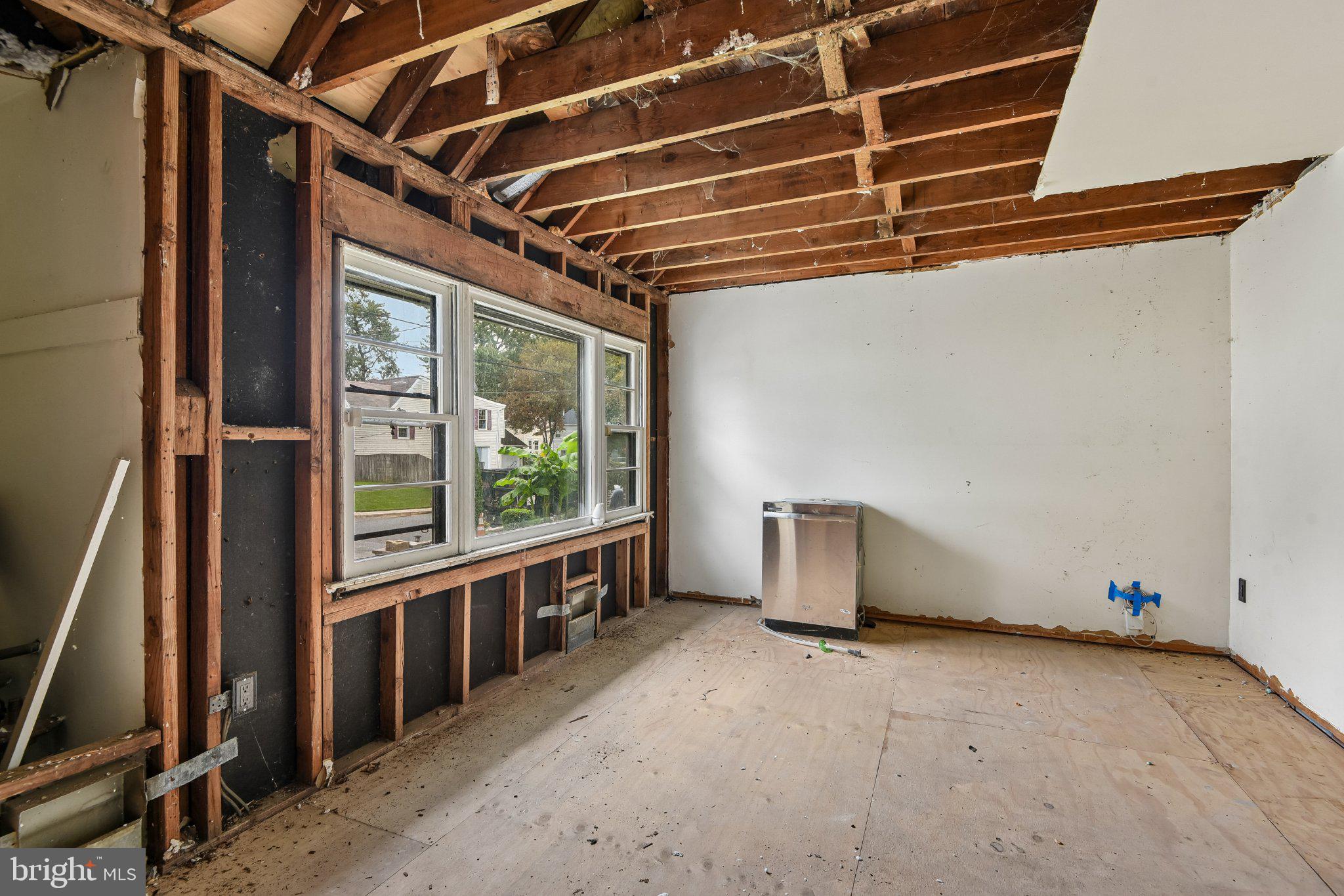 1022 GLENVILLA DRIVE