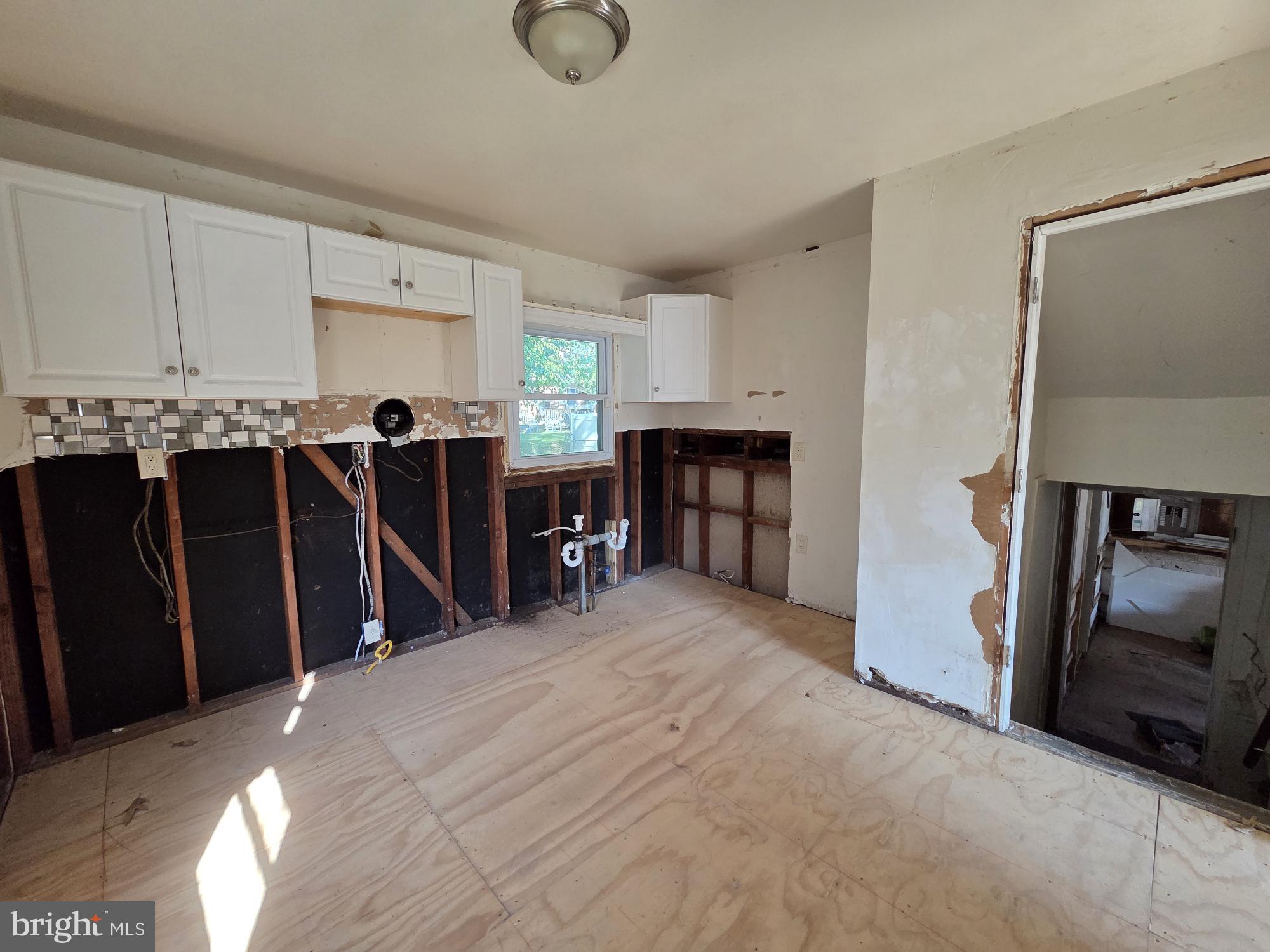 1022 GLENVILLA DRIVE