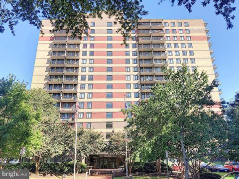 Photo of 801 N Pitt Street #109, ALEXANDRIA, VA 22314 (MLS # VAAX2062998)
