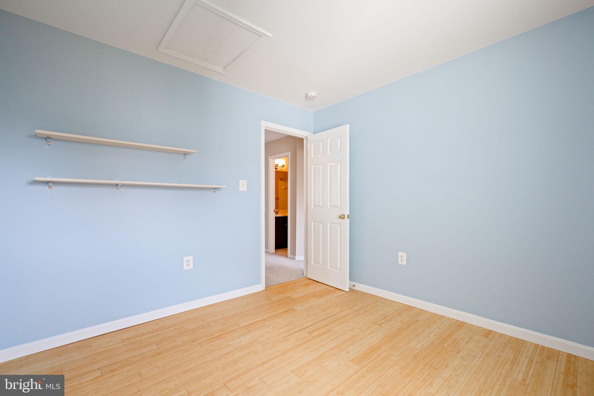 ROUND HILL - Residential