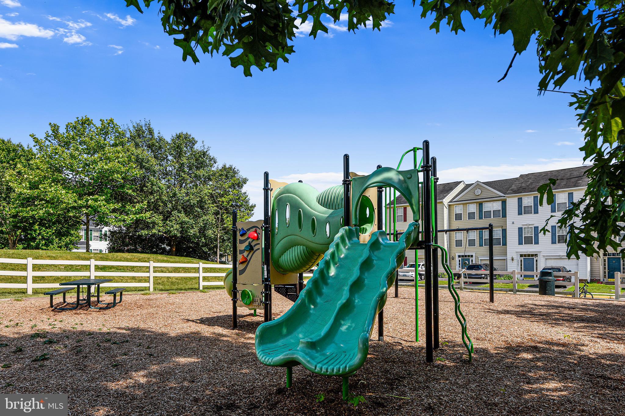 ROUND HILL - Residential