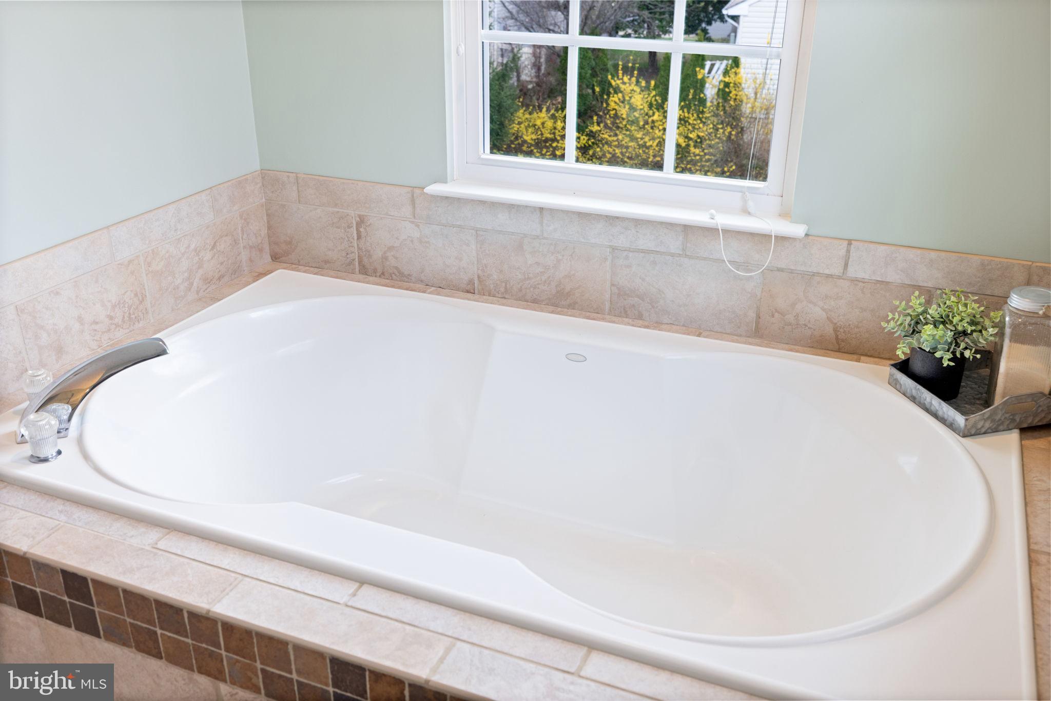 ROUND HILL - Residential