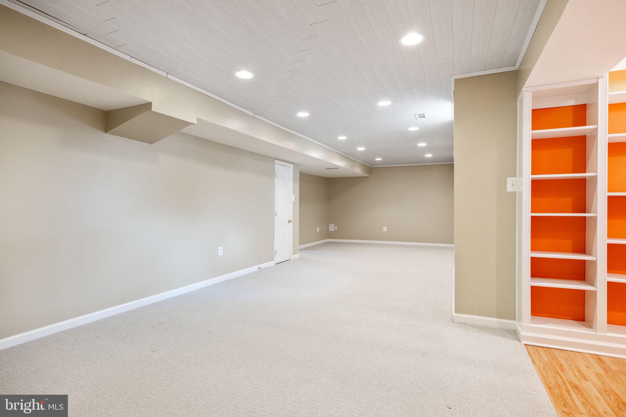 ROUND HILL - Residential