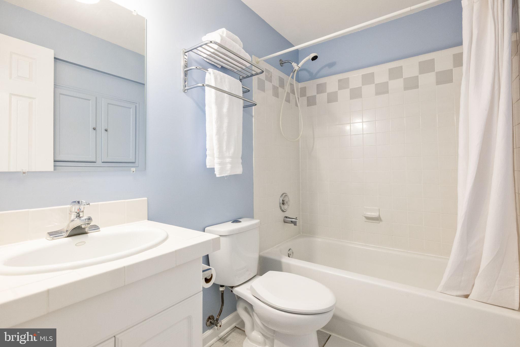 ROUND HILL - Residential