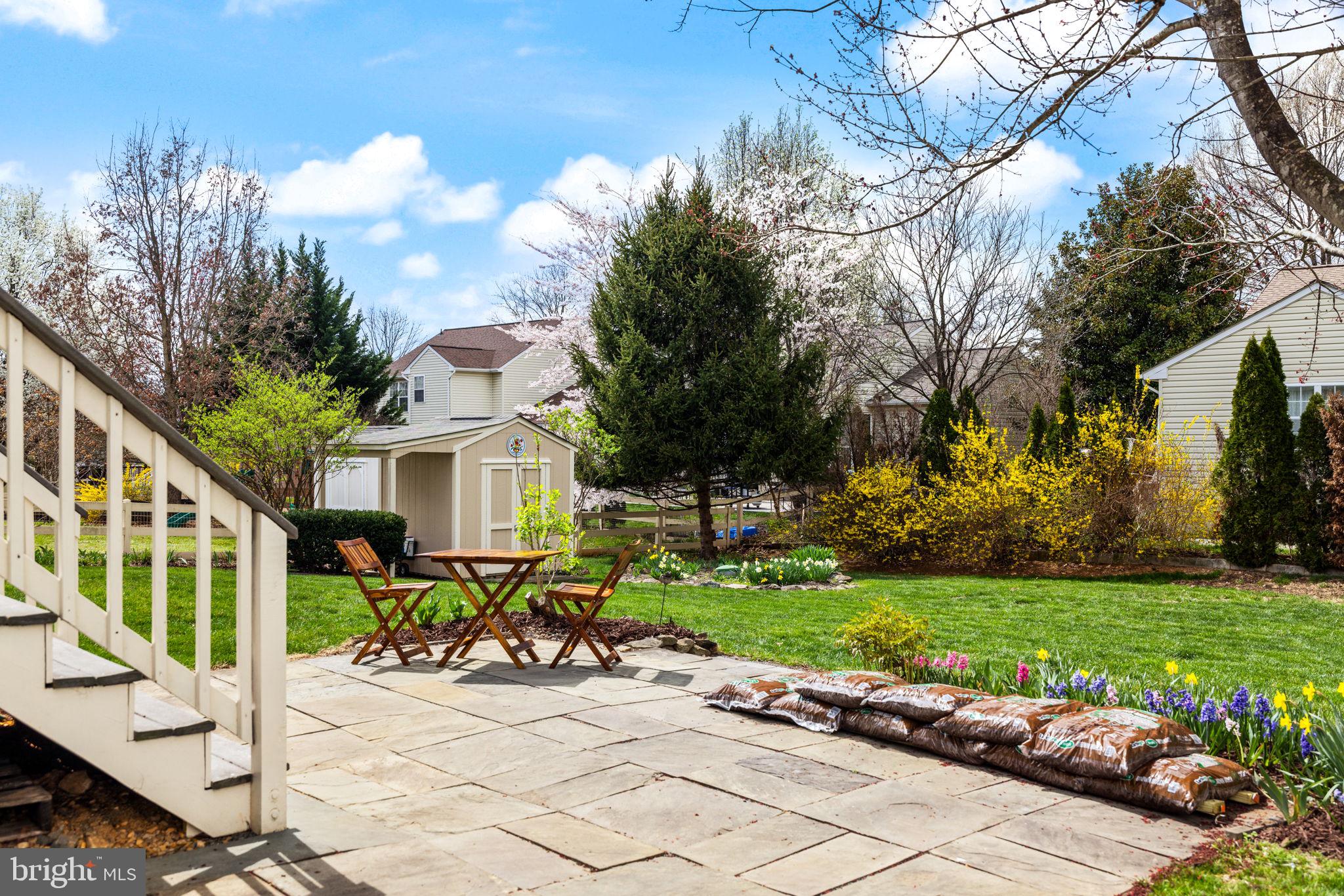 ROUND HILL - Residential