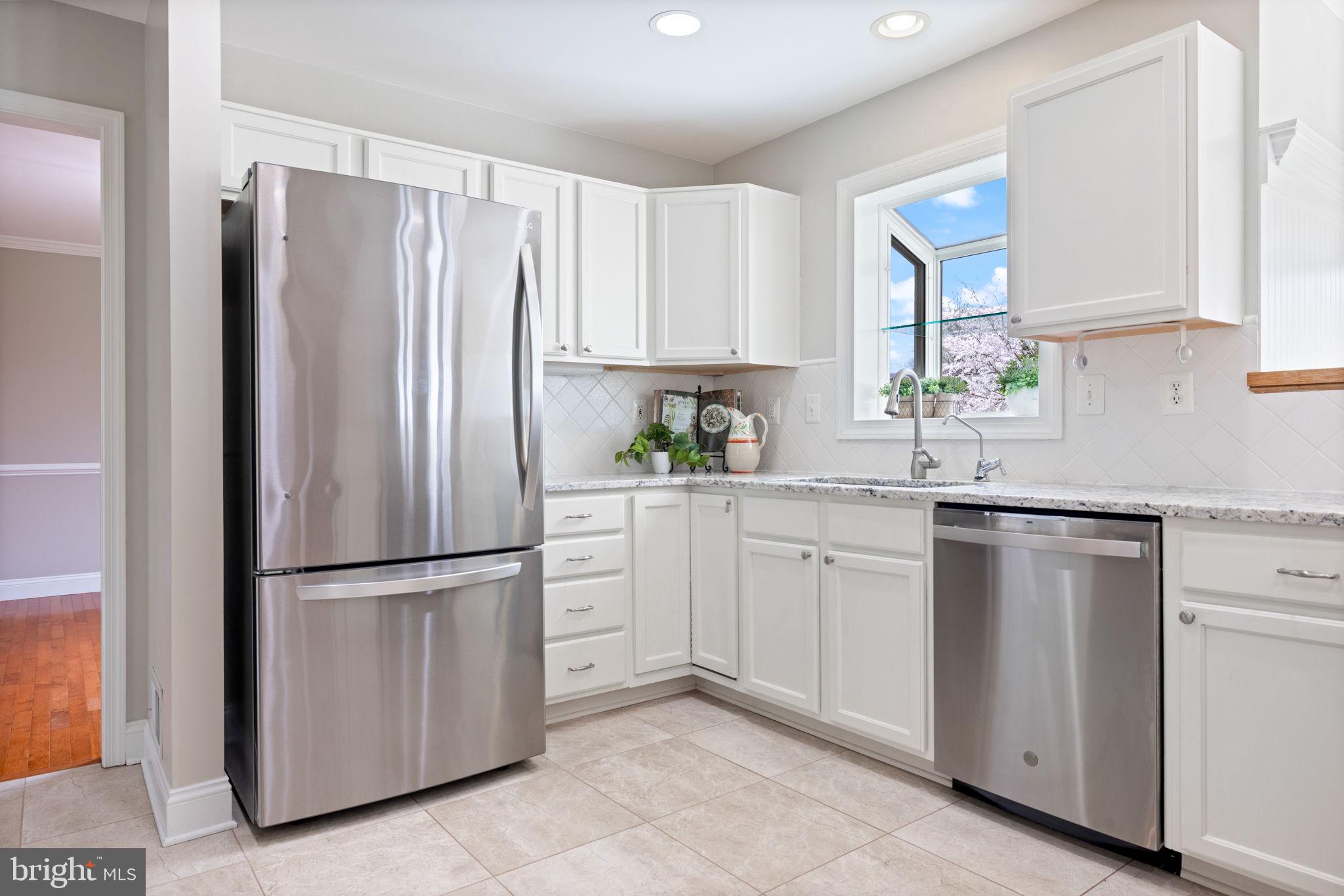 ROUND HILL - Residential