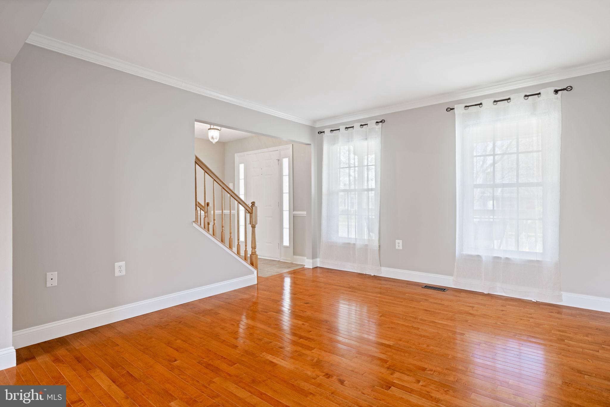 ROUND HILL - Residential