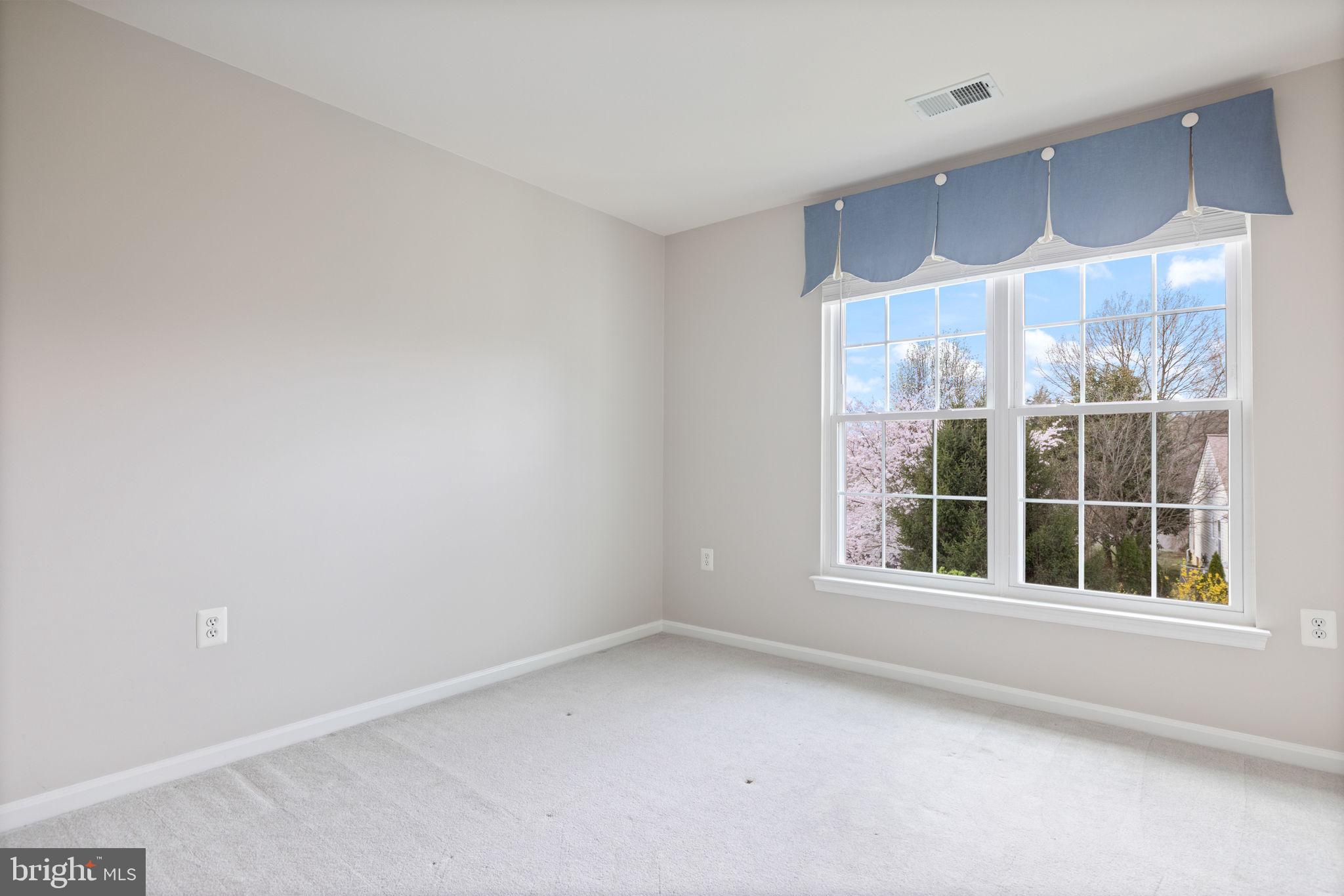 ROUND HILL - Residential