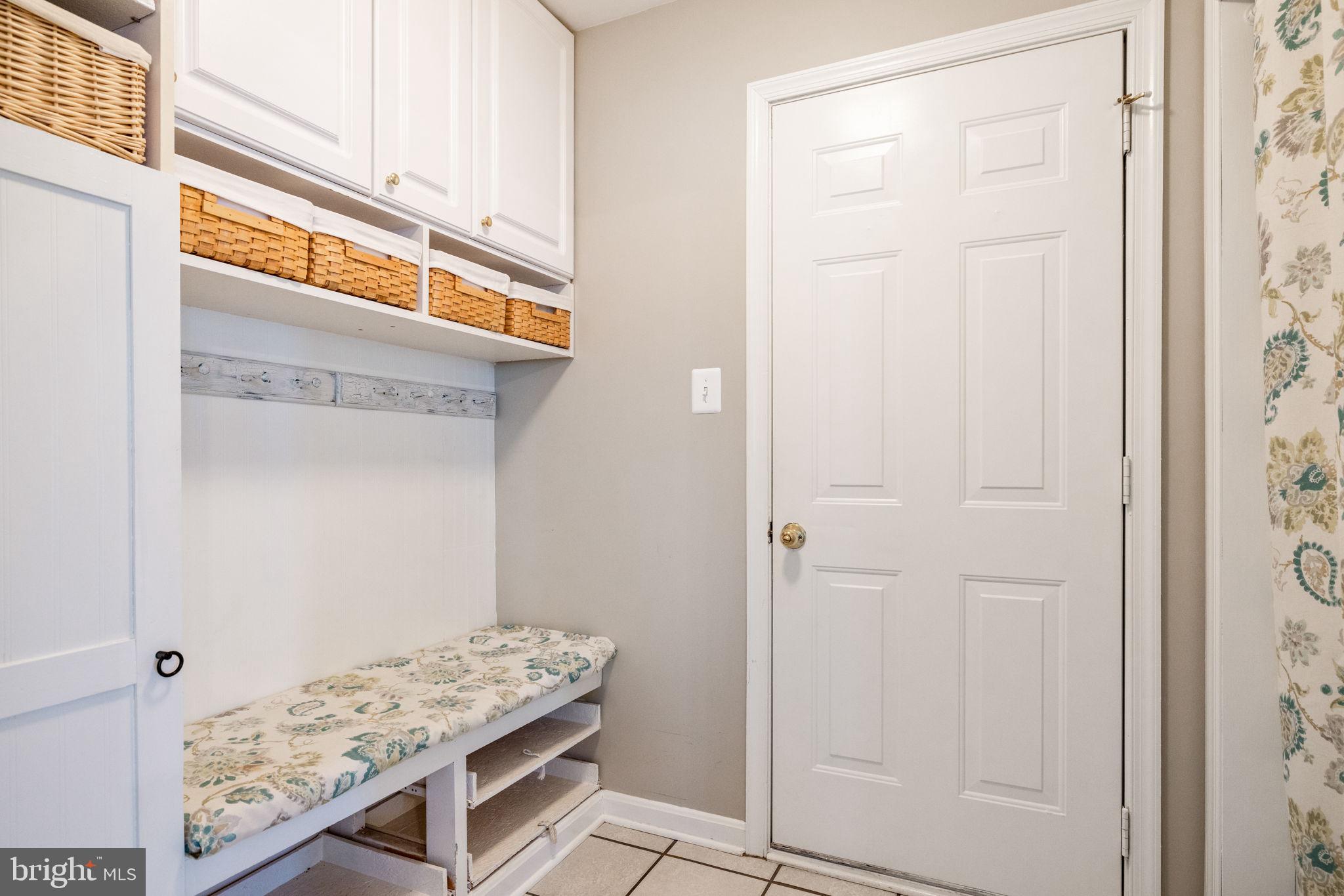 ROUND HILL - Residential