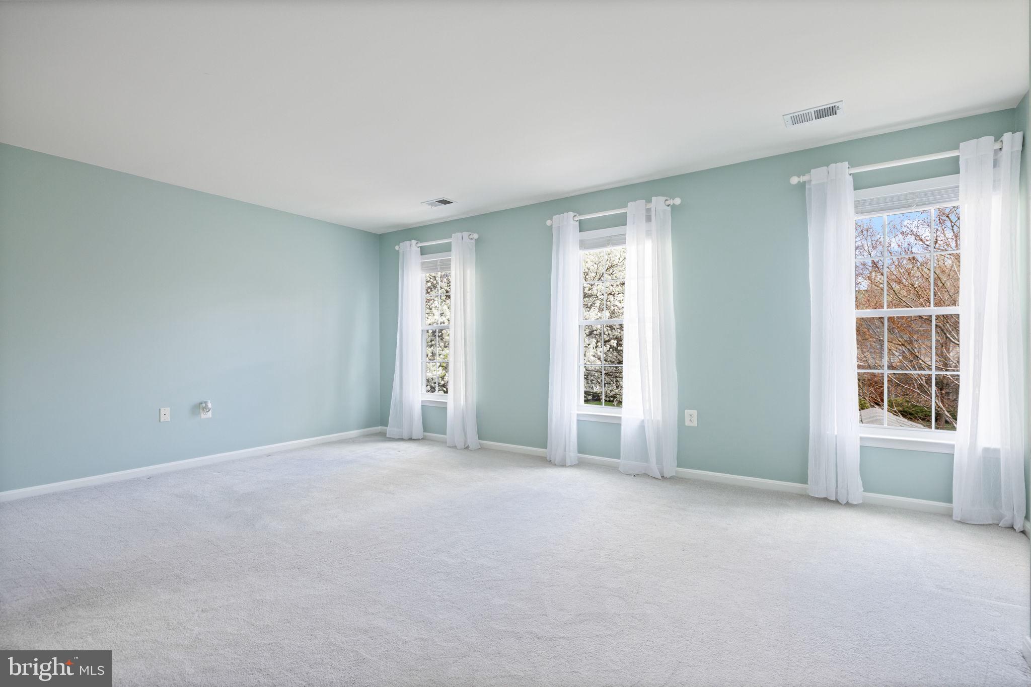 ROUND HILL - Residential