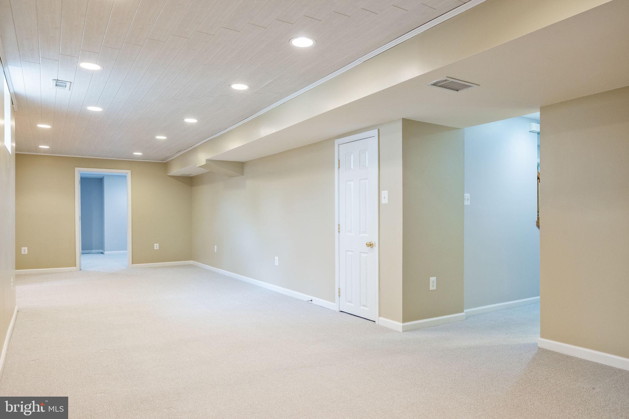 ROUND HILL - Residential