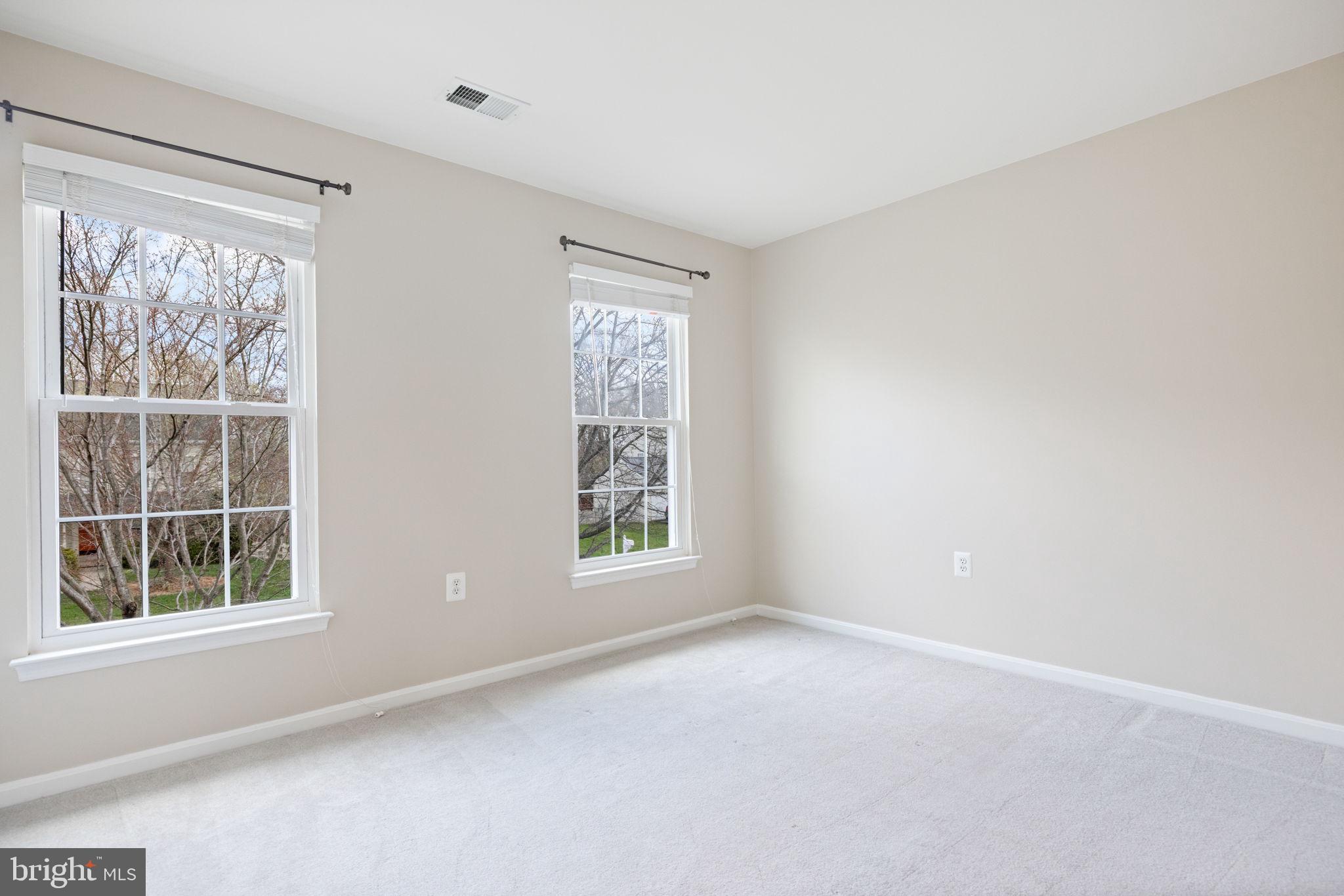 ROUND HILL - Residential