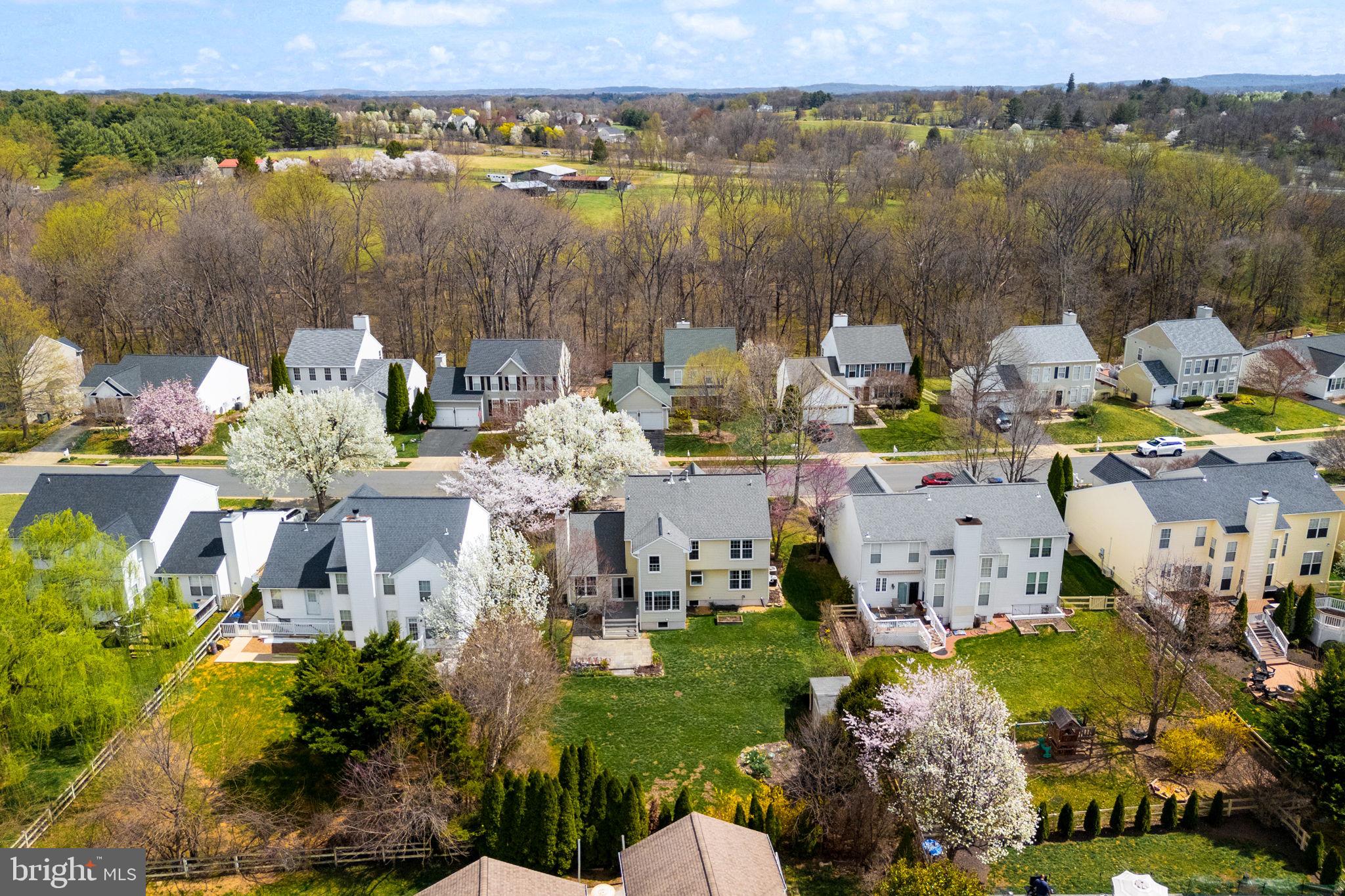 ROUND HILL - Residential