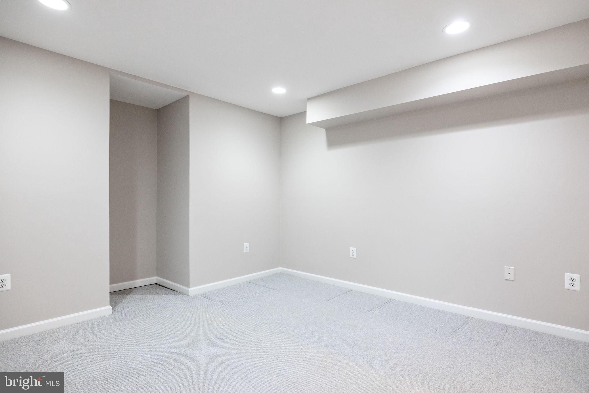 ROUND HILL - Residential