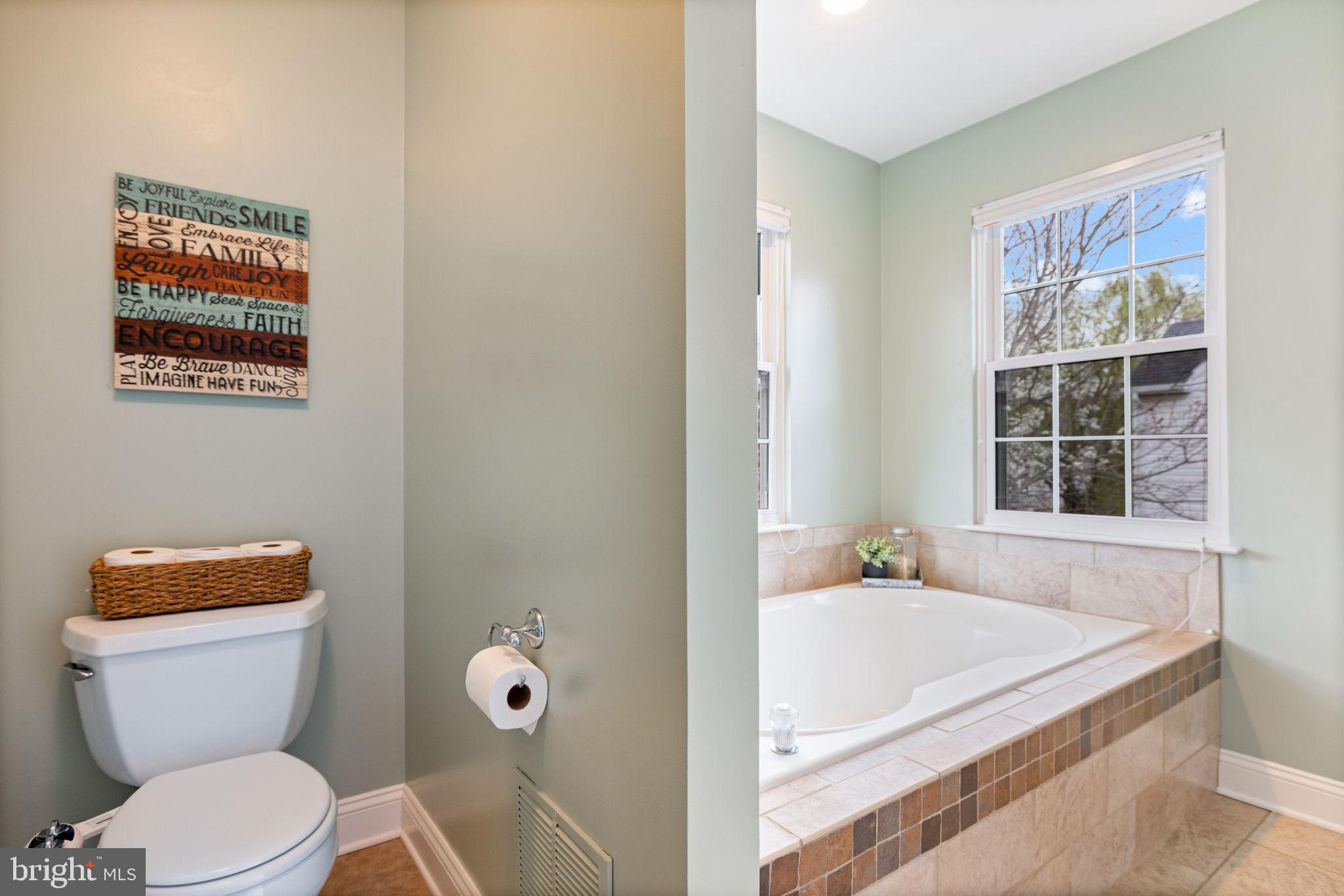 ROUND HILL - Residential