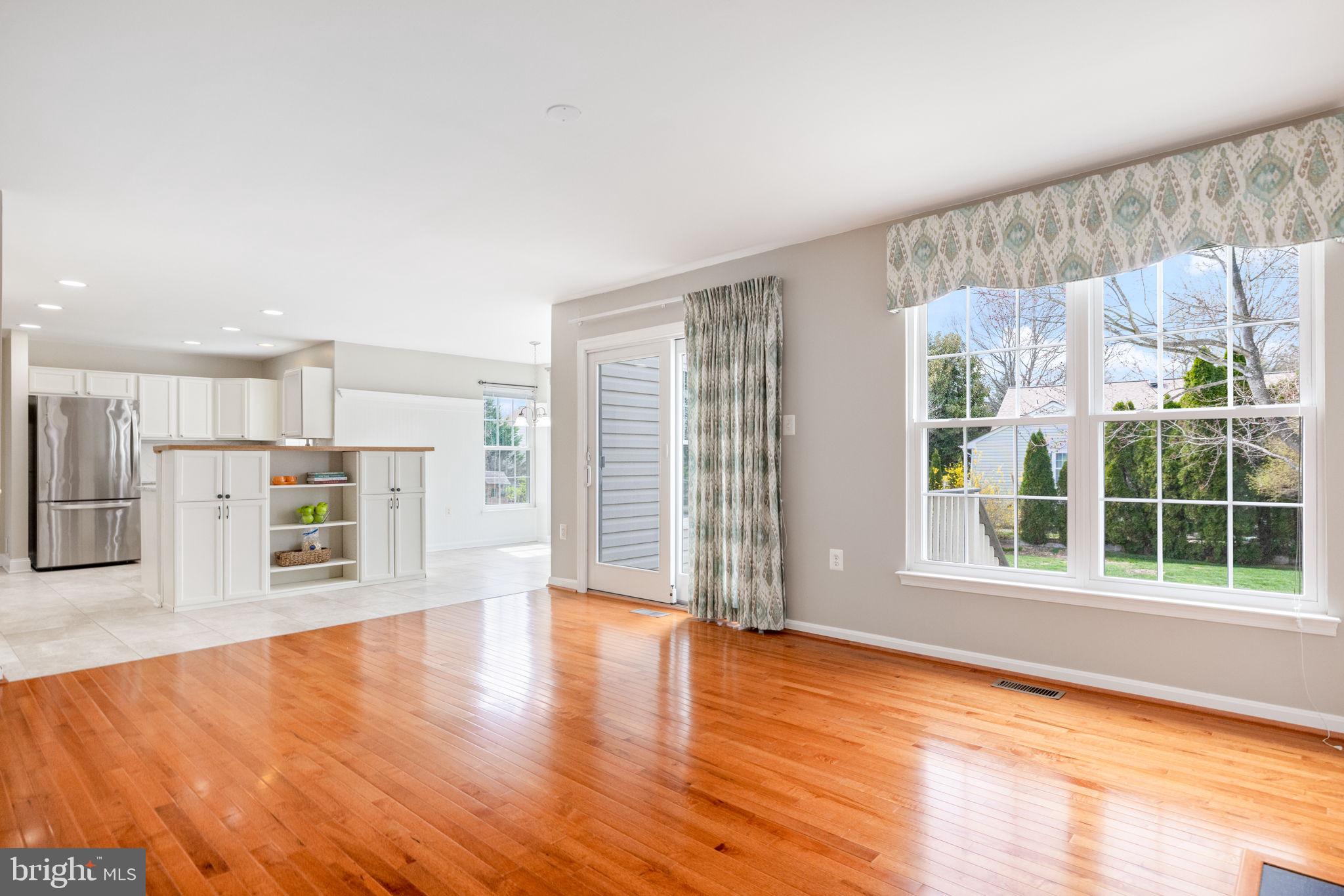 ROUND HILL - Residential