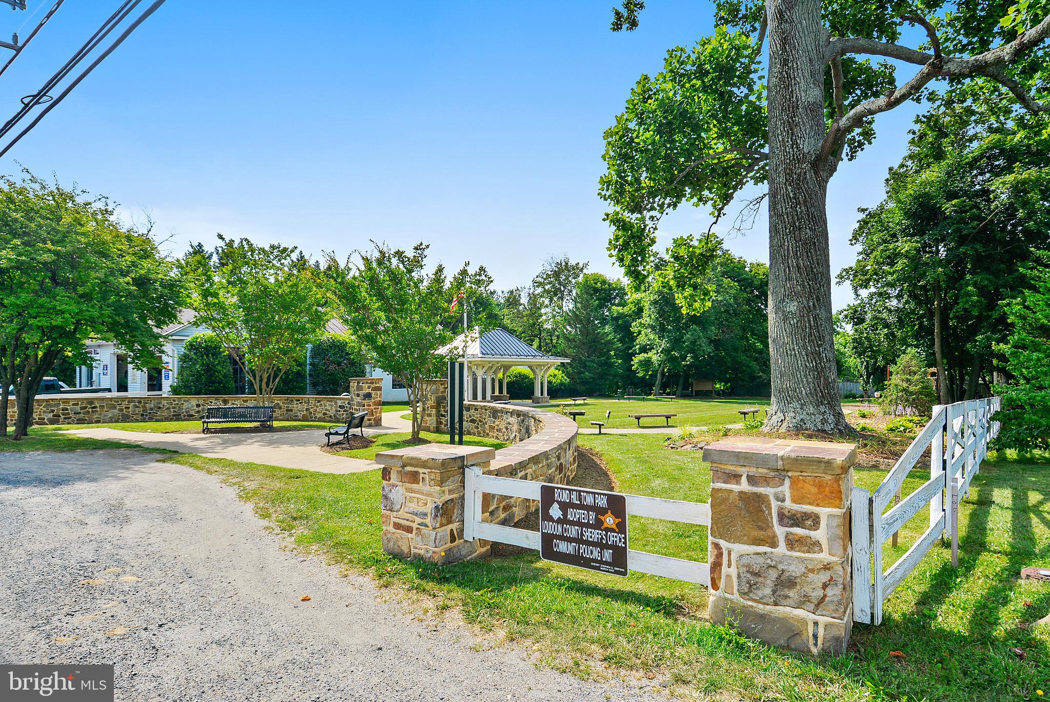 ROUND HILL - Residential