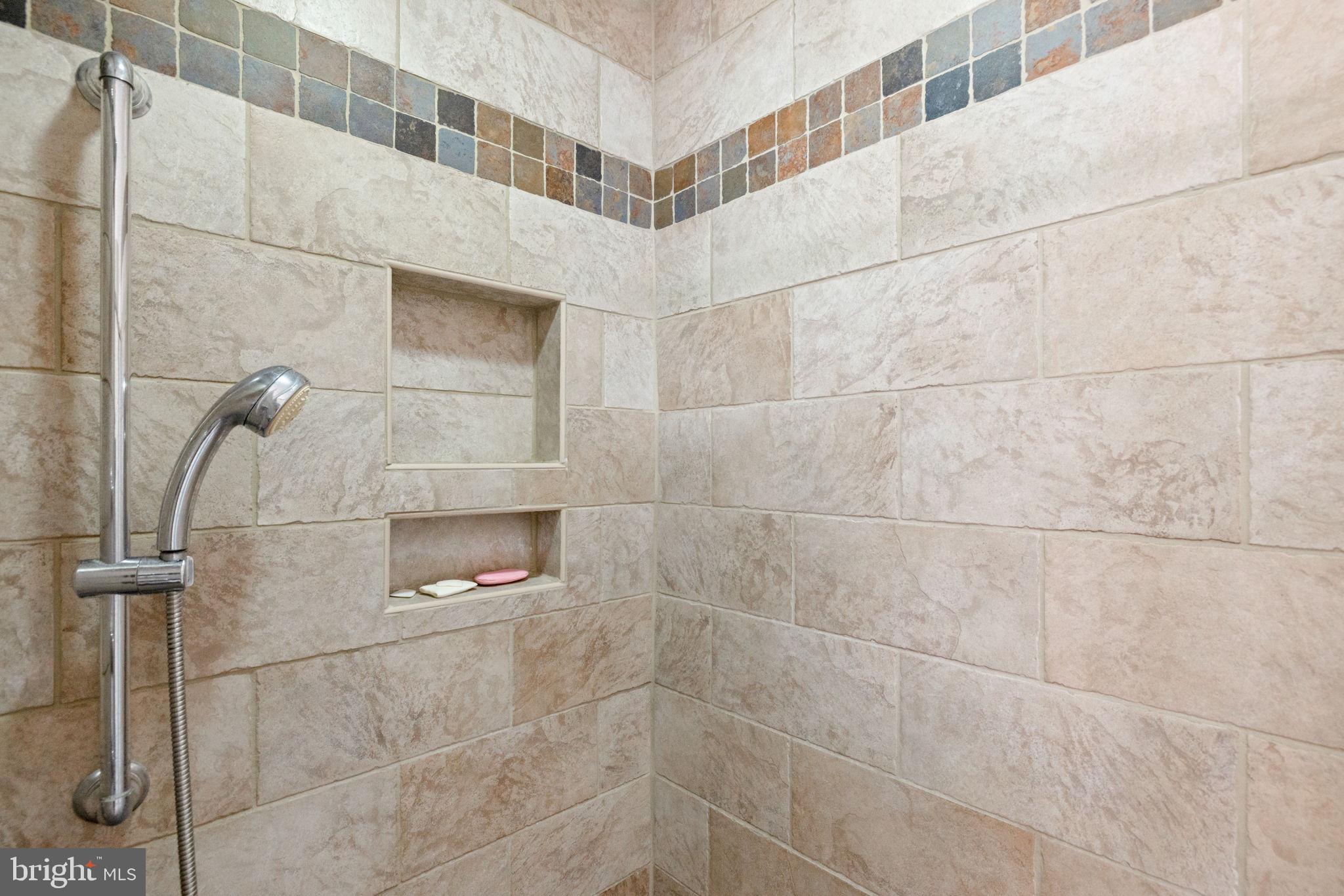 ROUND HILL - Residential