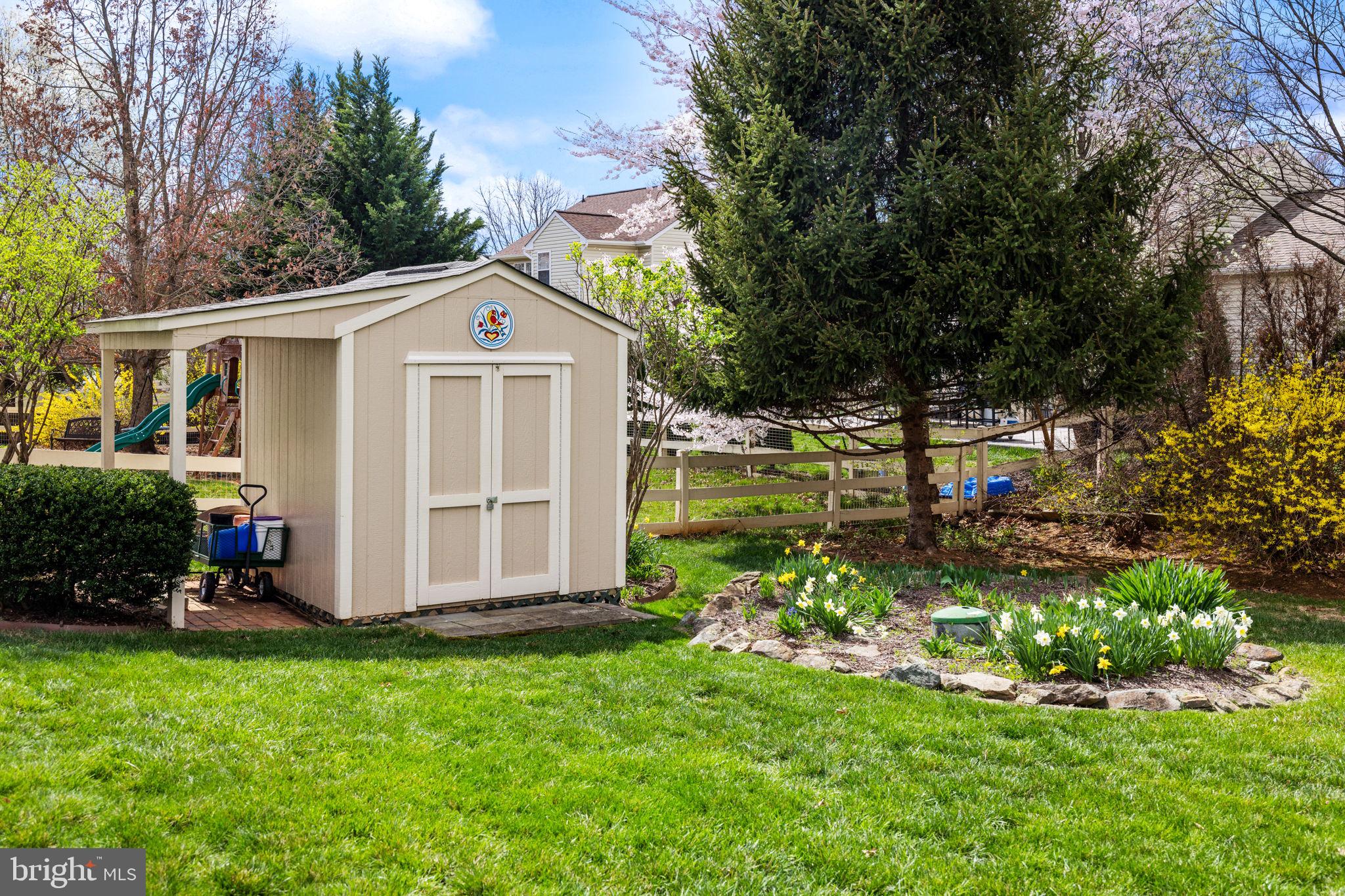 ROUND HILL - Residential