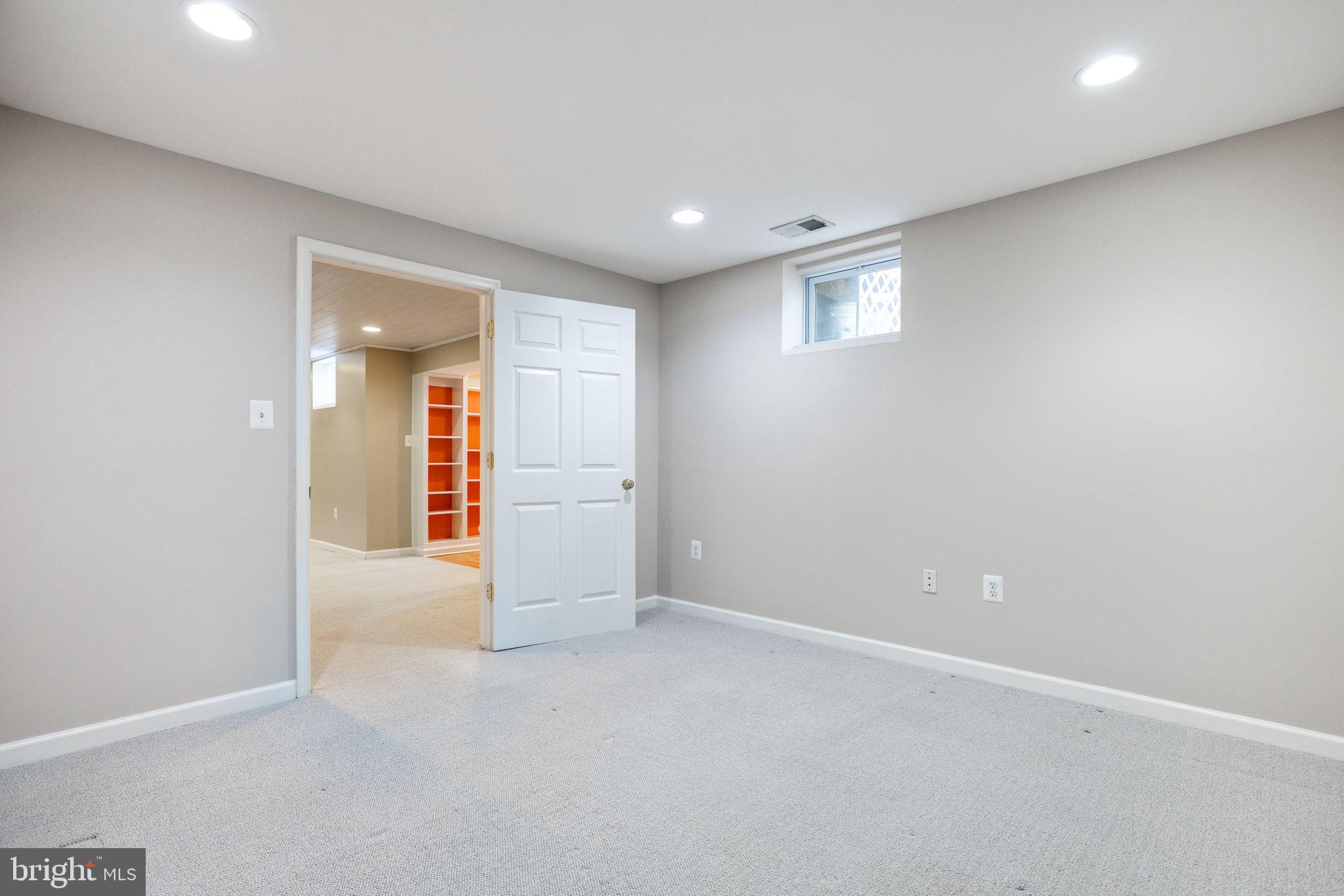 ROUND HILL - Residential