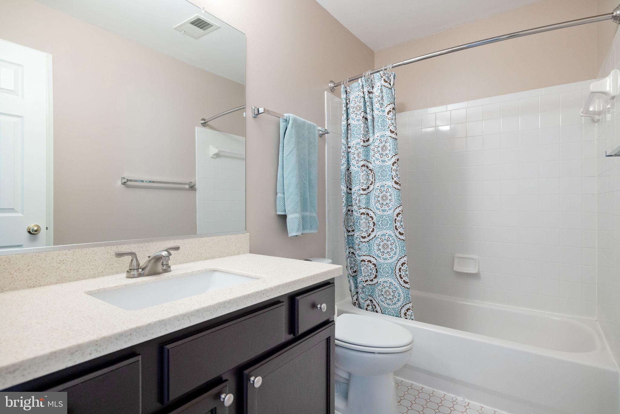 ROUND HILL - Residential