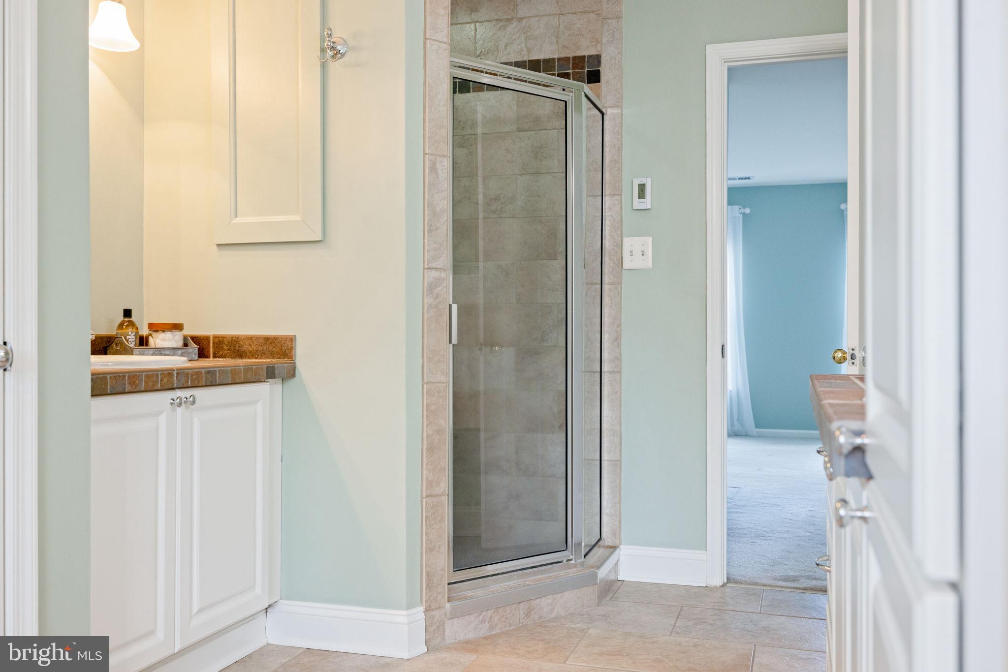 ROUND HILL - Residential