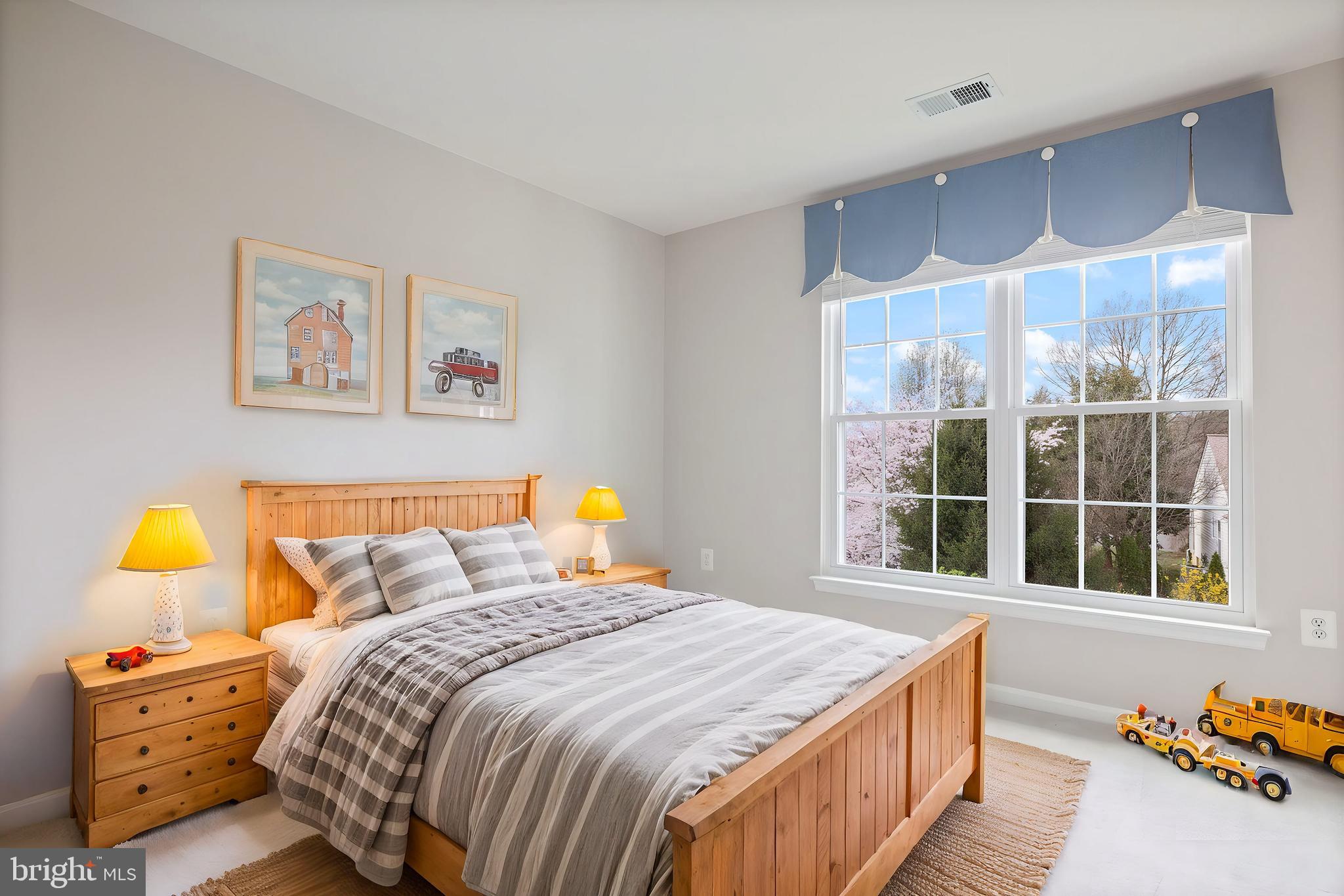 ROUND HILL - Residential