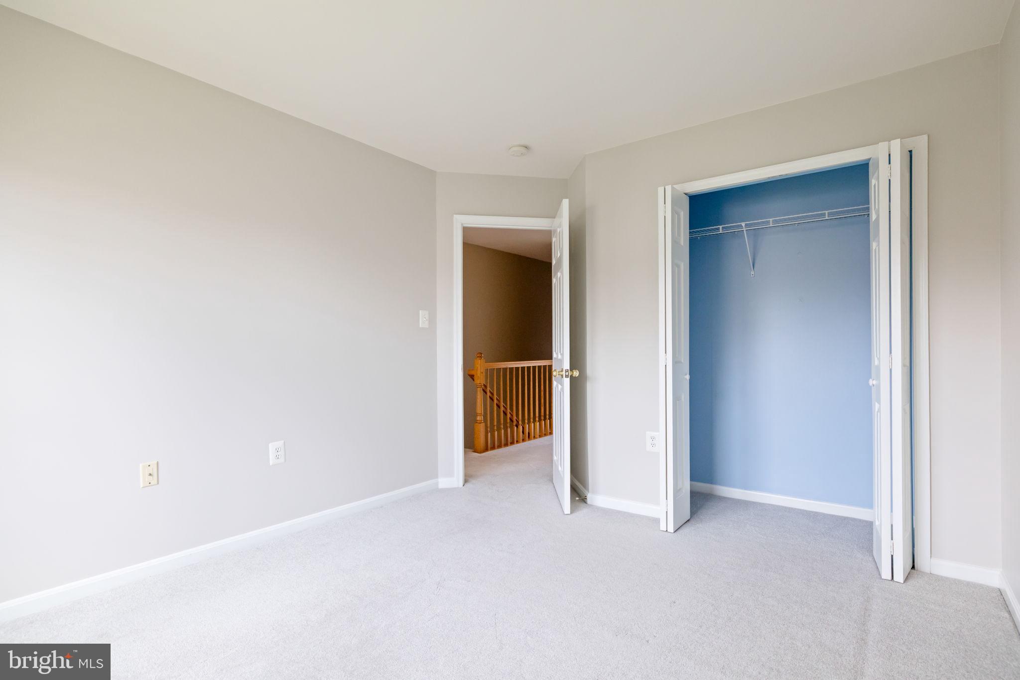 ROUND HILL - Residential