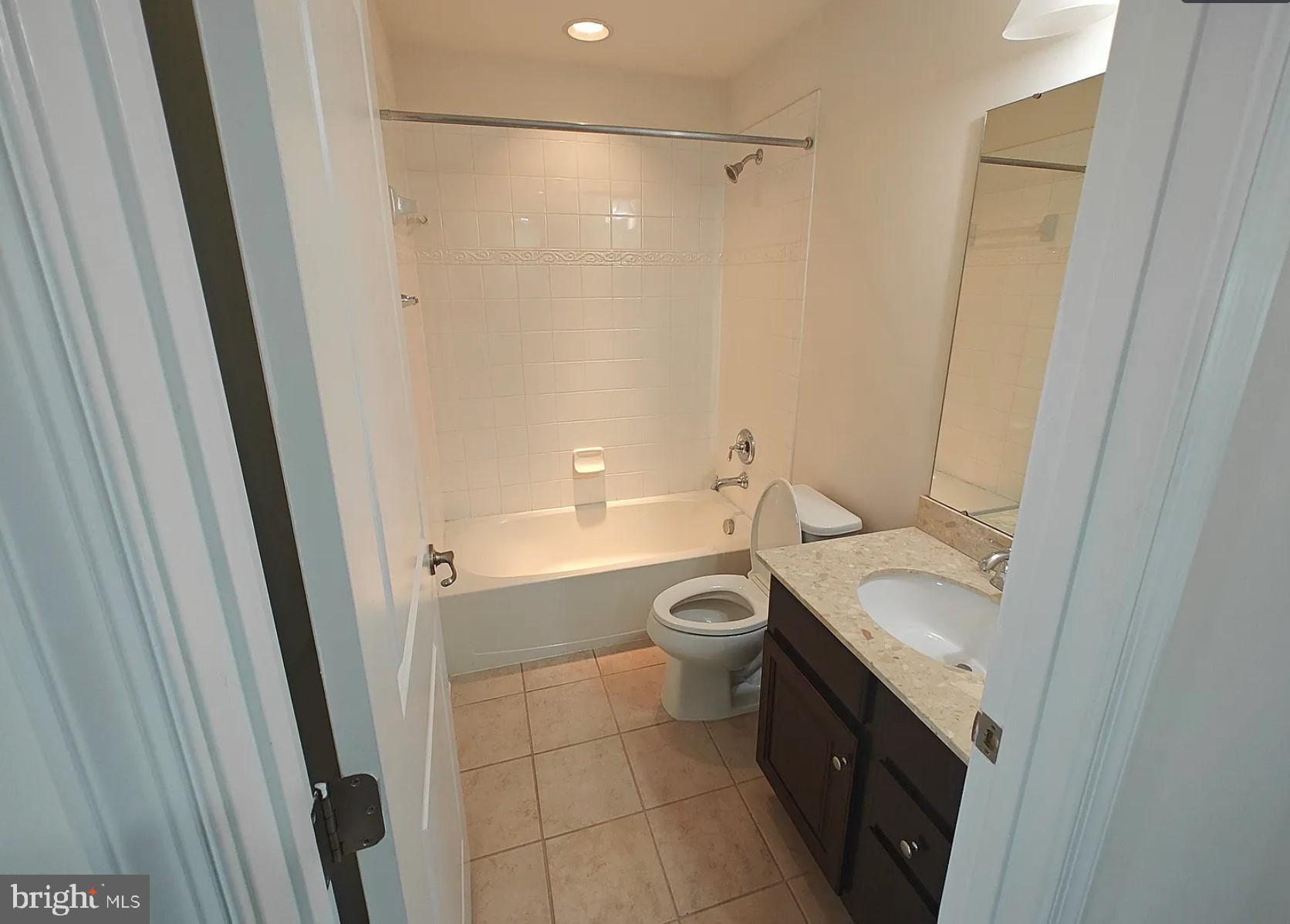 LOUDOUN CROSSING - Residential Lease