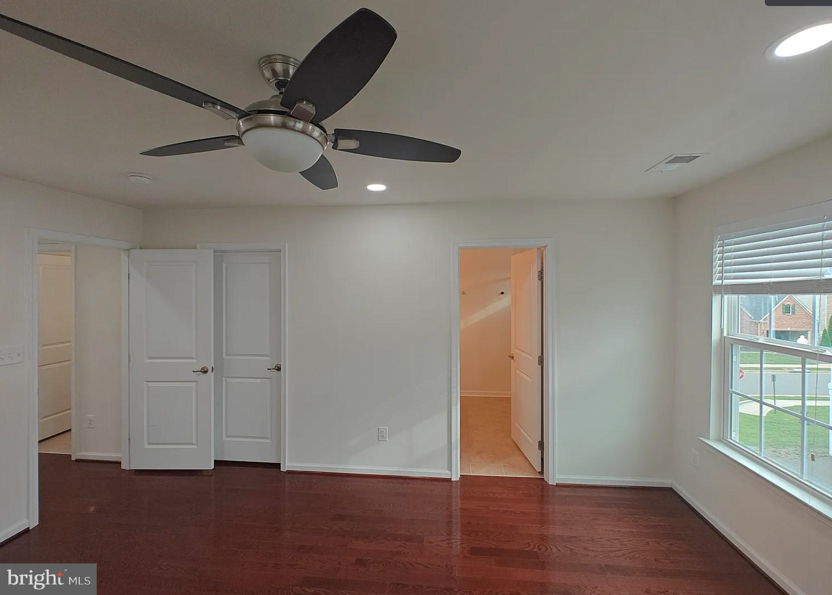 LOUDOUN CROSSING - Residential Lease