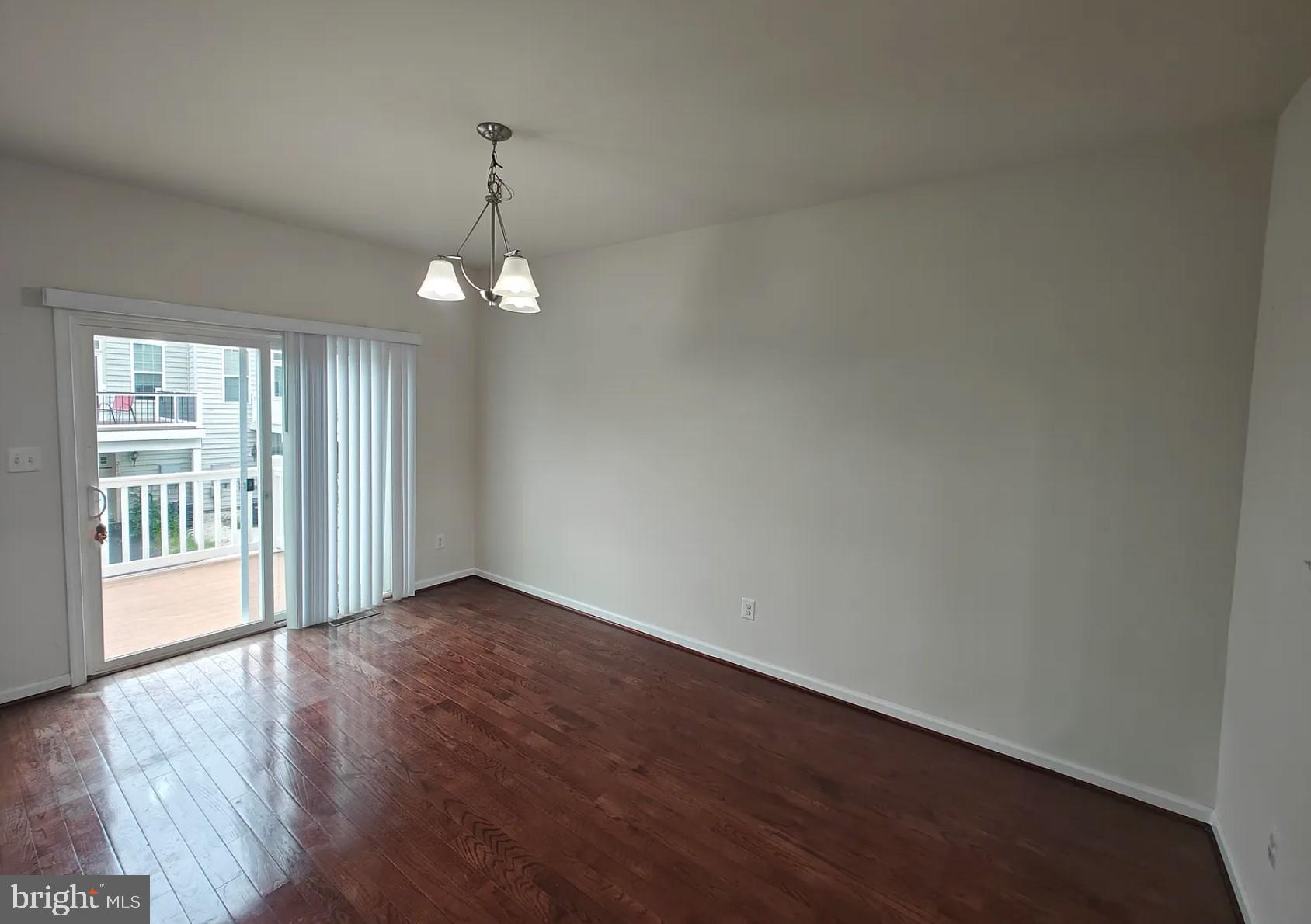 LOUDOUN CROSSING - Residential Lease