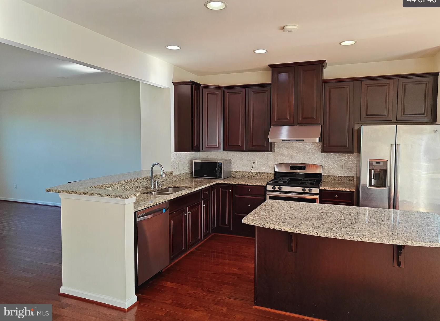 LOUDOUN CROSSING - Residential Lease