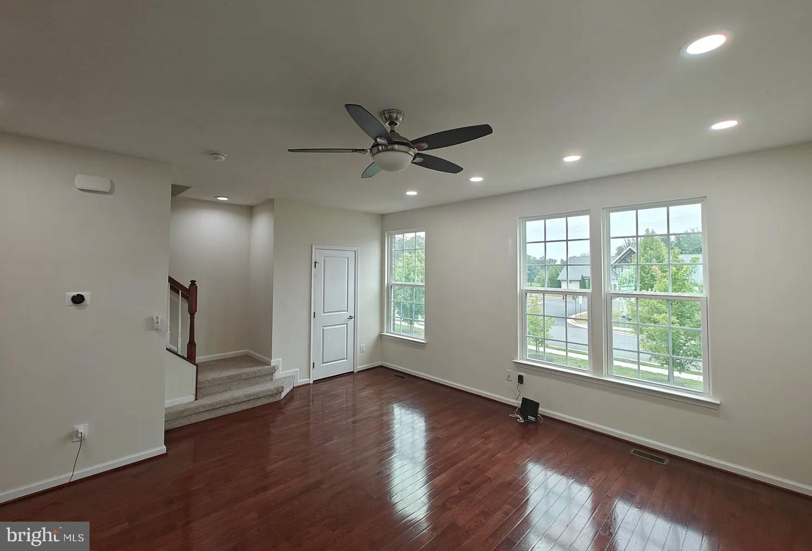 LOUDOUN CROSSING - Residential Lease