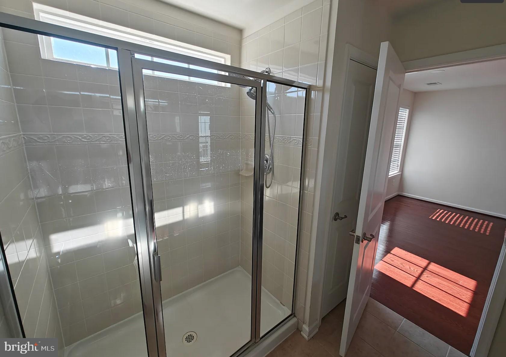 LOUDOUN CROSSING - Residential Lease