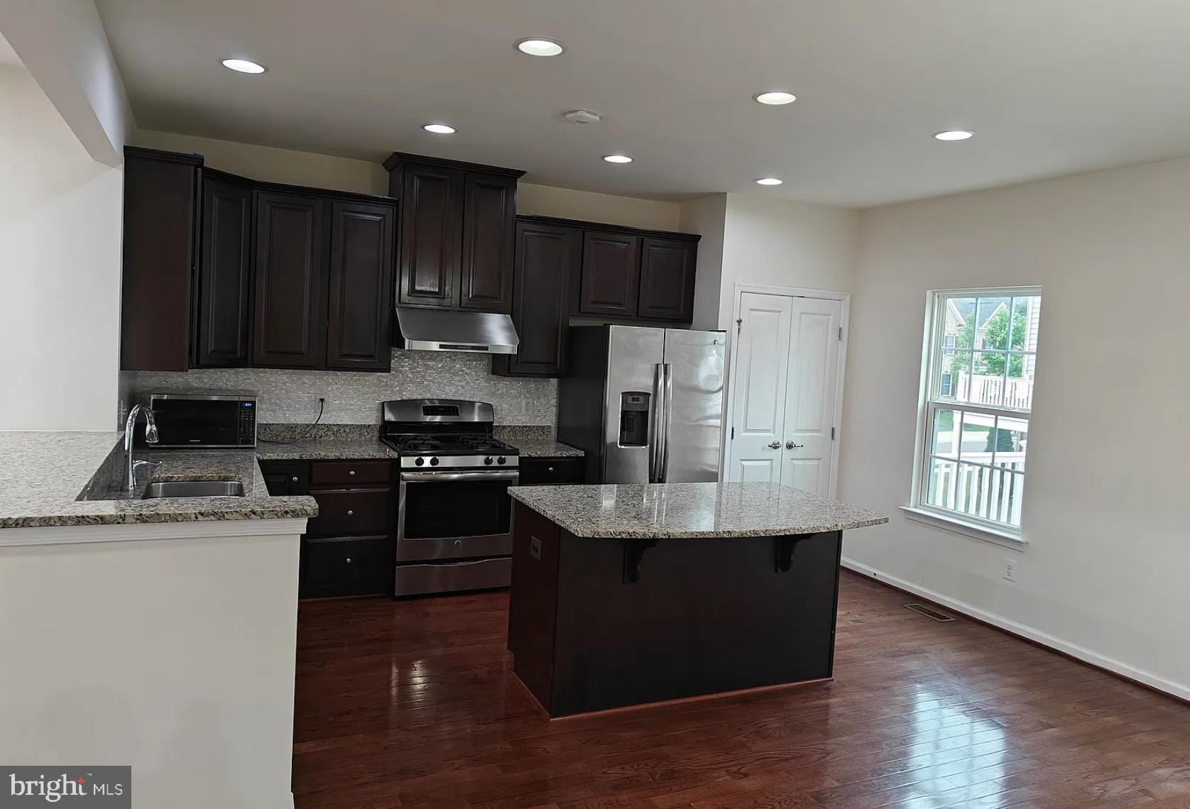 LOUDOUN CROSSING - Residential Lease