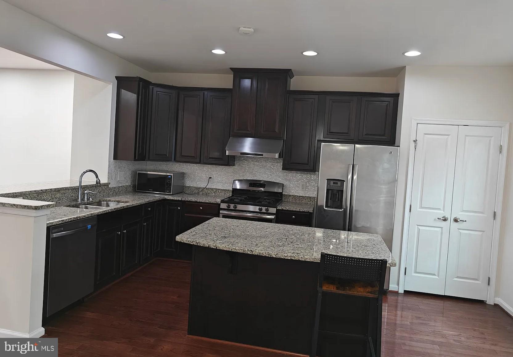 LOUDOUN CROSSING - Residential Lease