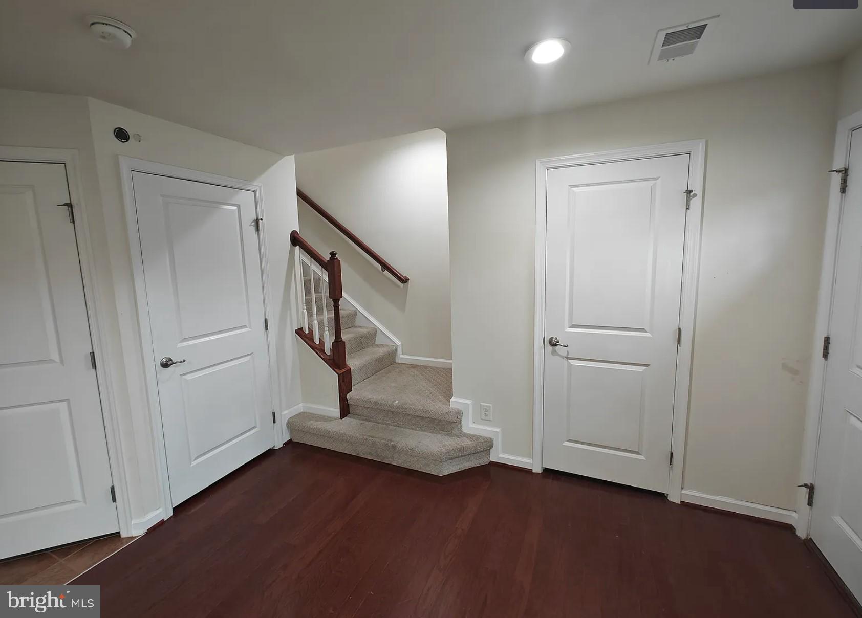 LOUDOUN CROSSING - Residential Lease