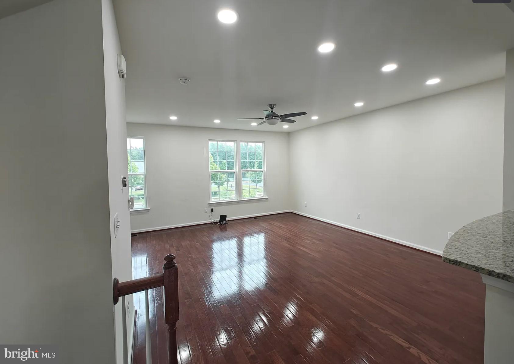 LOUDOUN CROSSING - Residential Lease