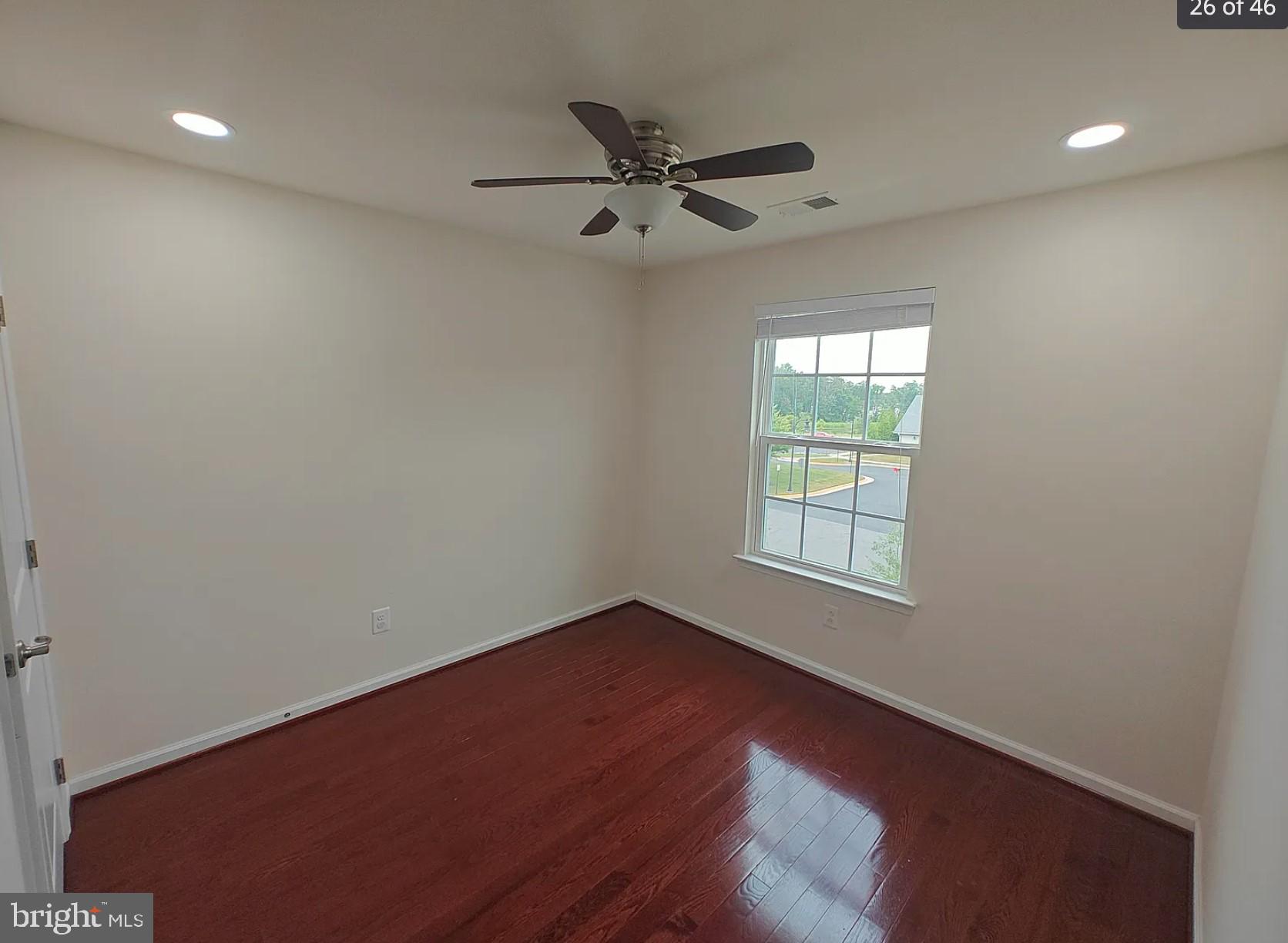 LOUDOUN CROSSING - Residential Lease