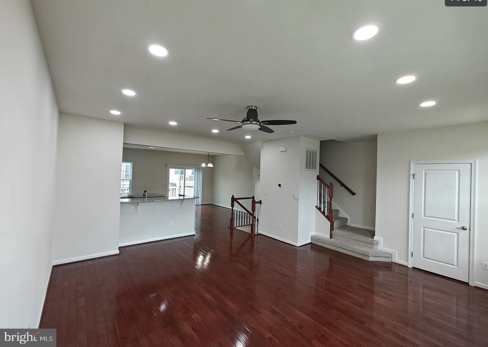 LOUDOUN CROSSING - Residential Lease