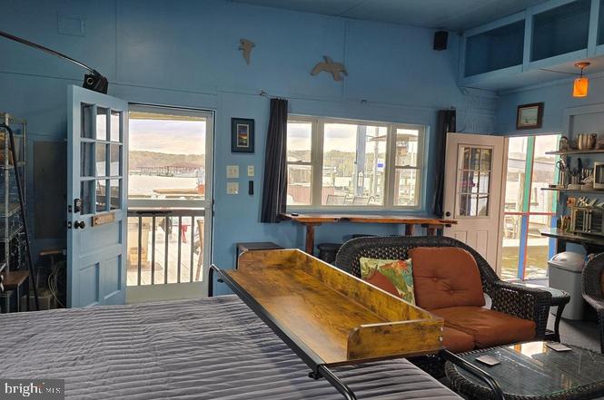 36 SHORE DRIVE BOATHOUSE